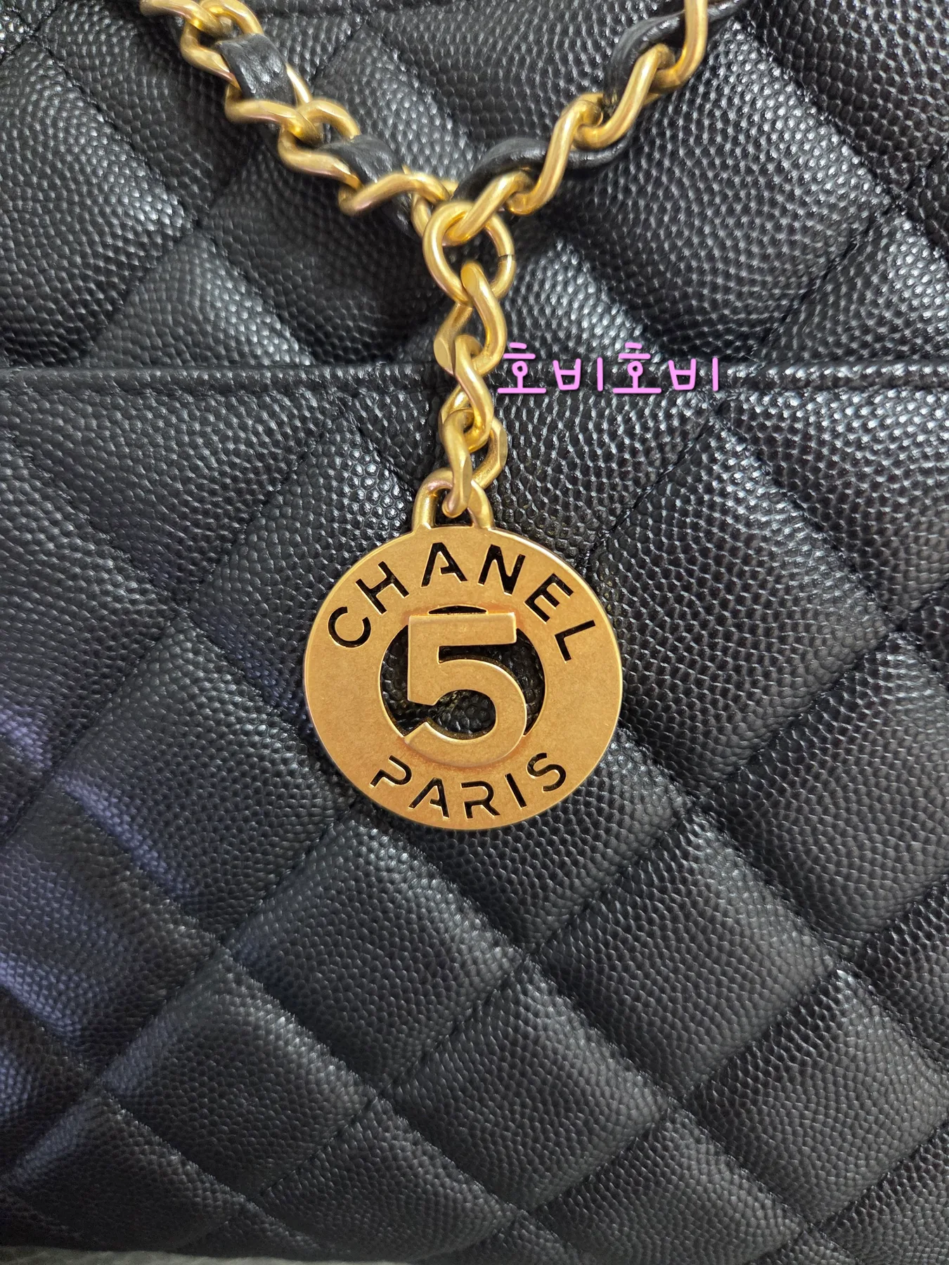샤넬 가격인하!! 665!! 호보 캐비어 시즌 호보 미듐 블랙 거의 새상품 사진 4