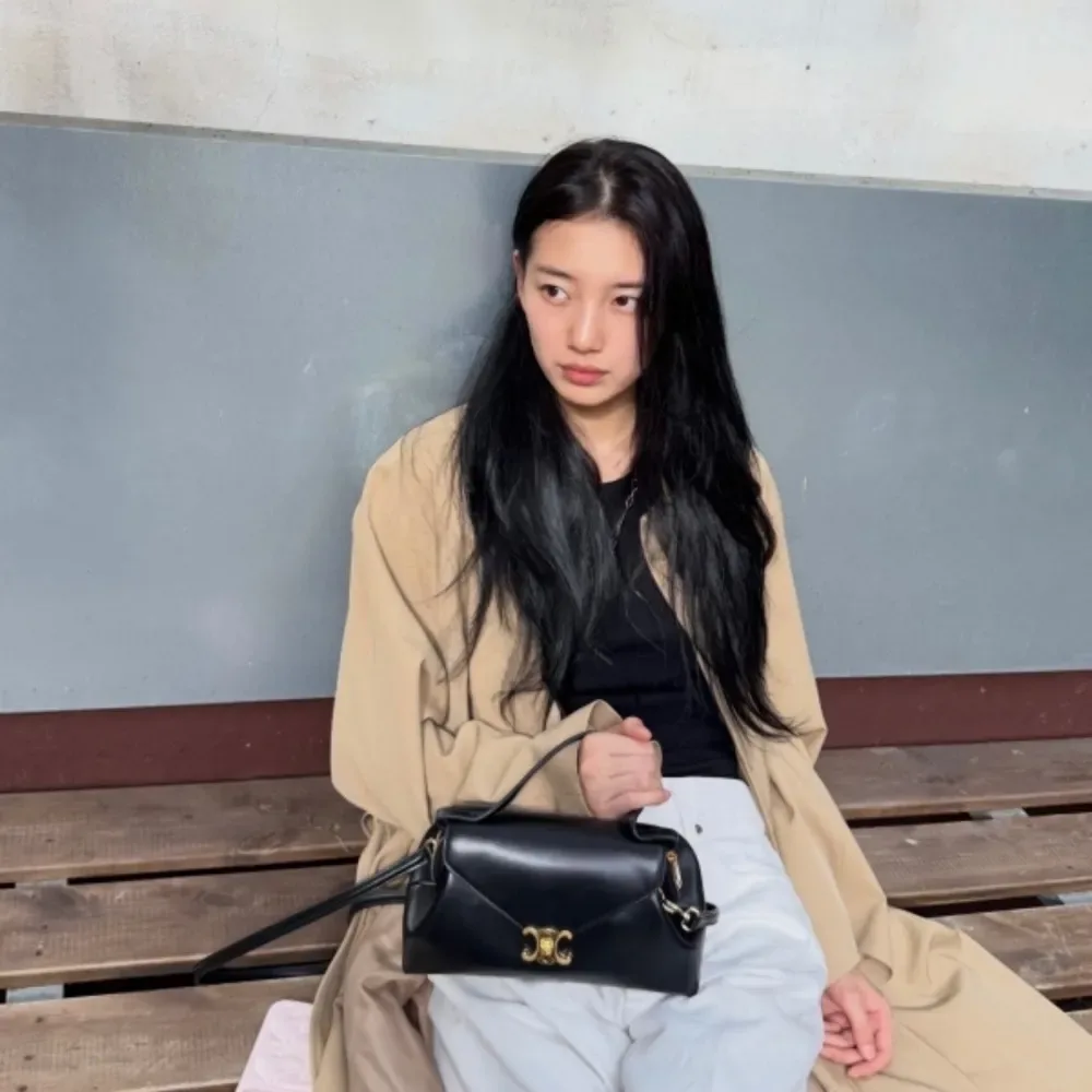 셀린느 플레어 백 스몰 블랙 샤이니 카프스킨 사진 1