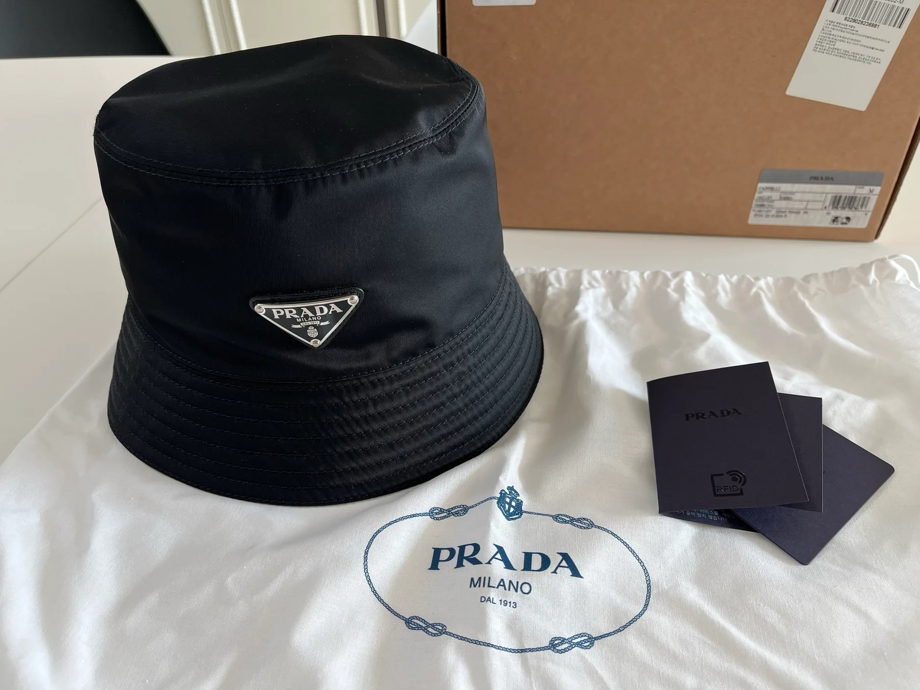 프라다 버킷햇 사진 1