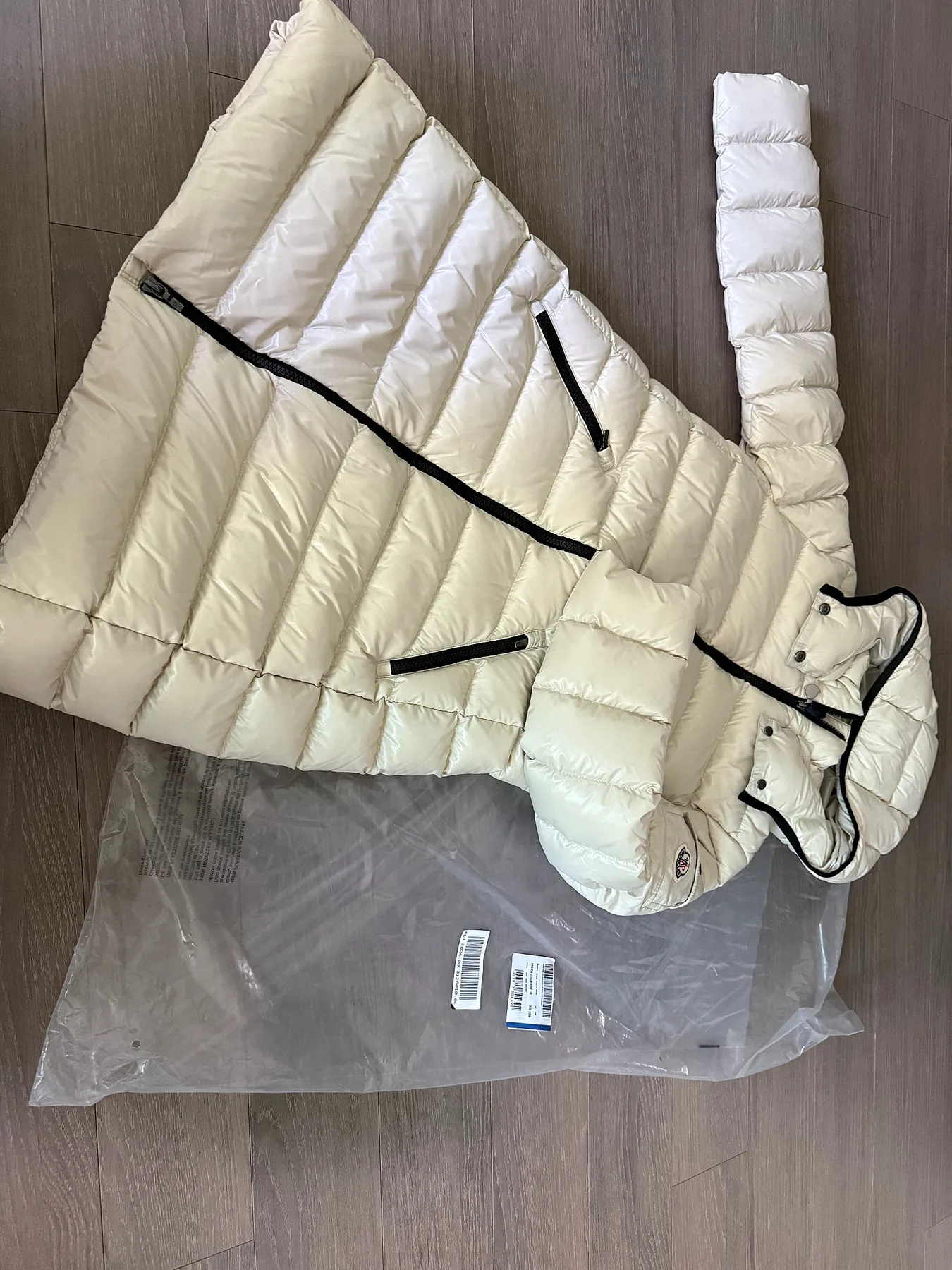 몽클레르 구스패딩 모카 사진 2