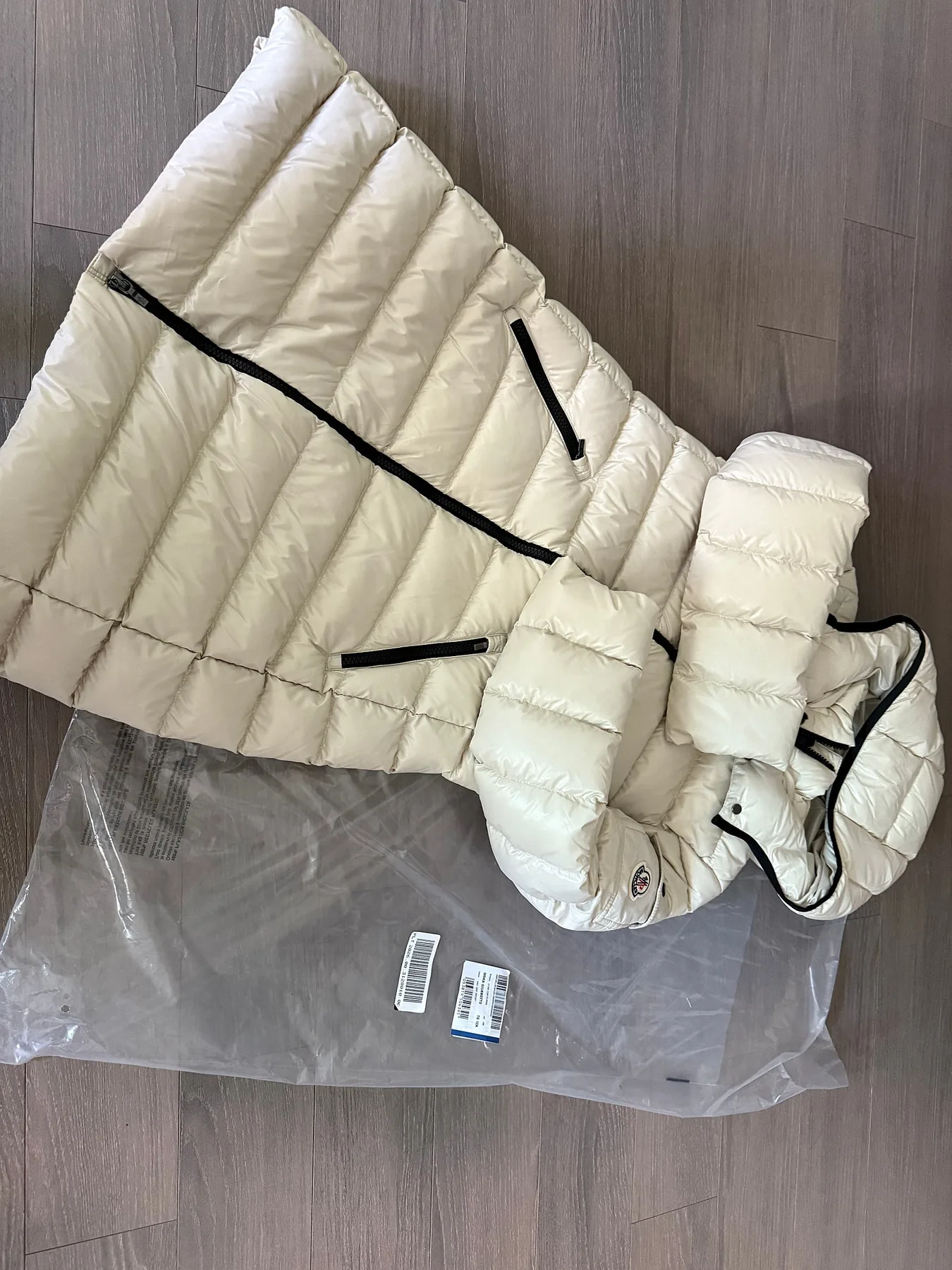 몽클레르 구스패딩 모카 사진 6