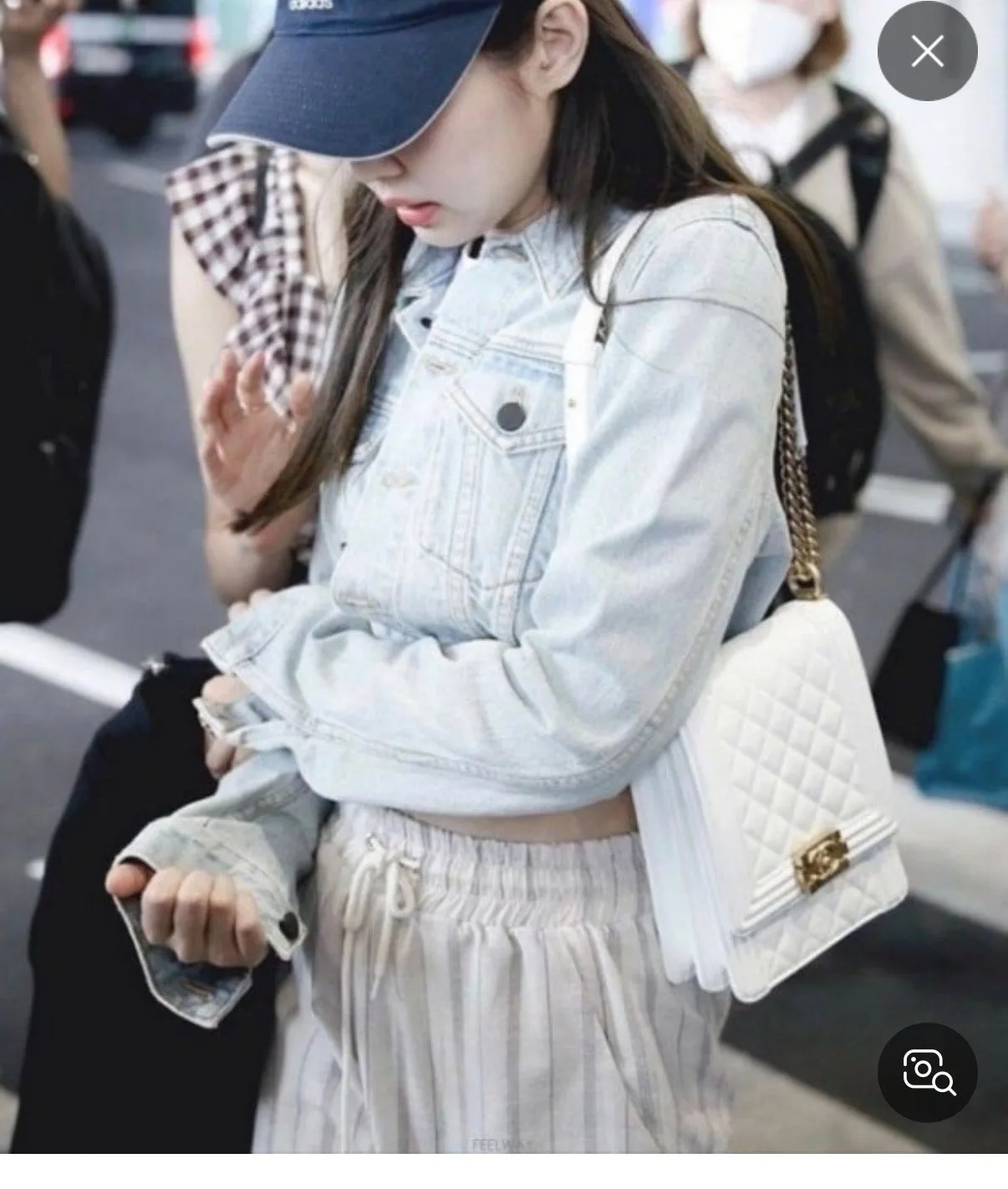 샤넬 보이 사첼백 네이비 금장 사진 8