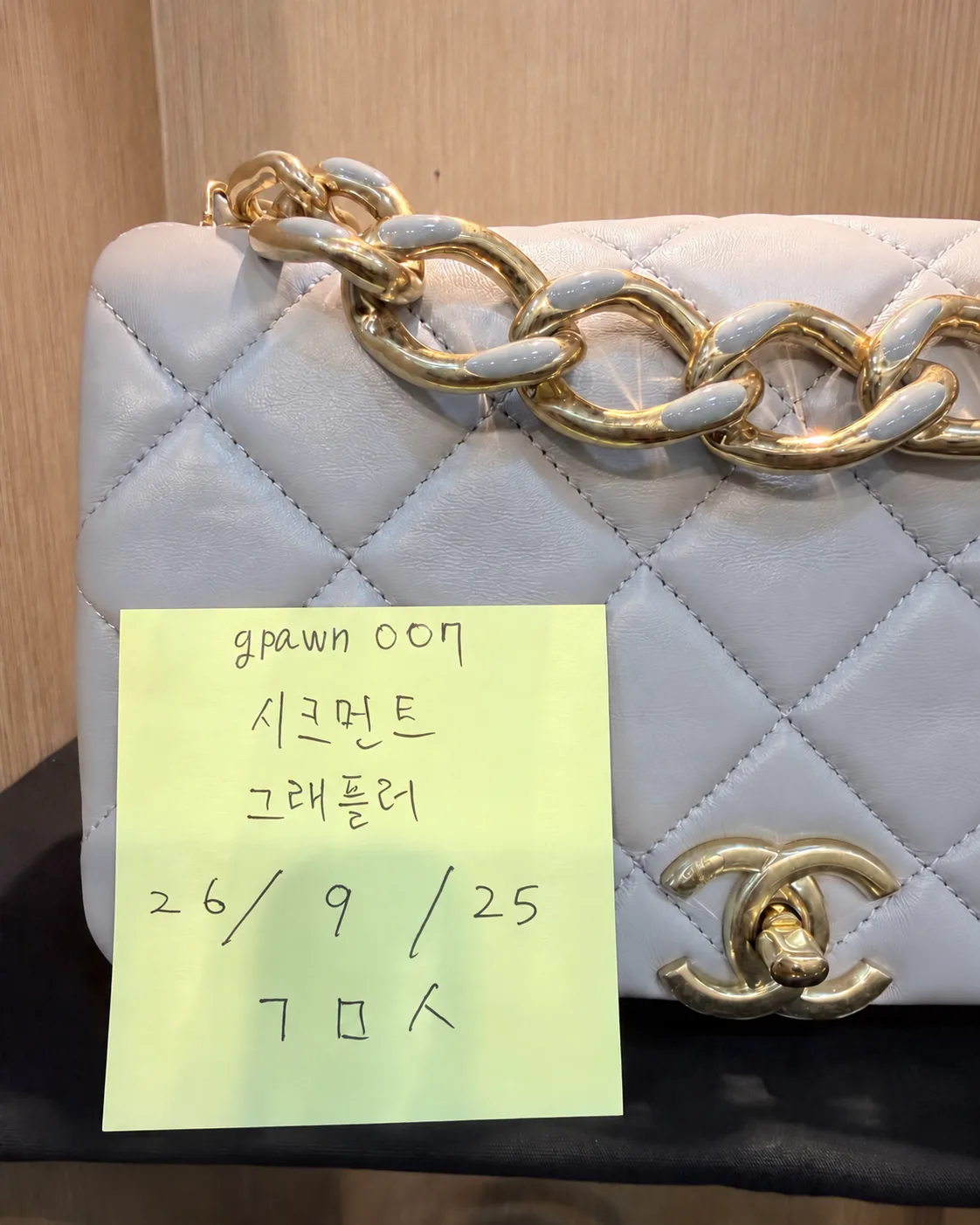 샤넬 플랩백 램스킨 미듐 금장 내장칩 그레이 사진 5