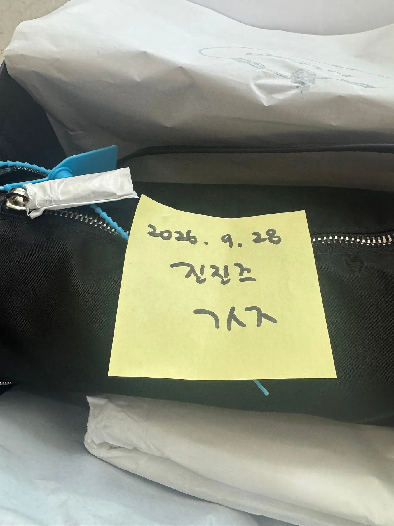 프라다 폴더블 미니백 사진 4