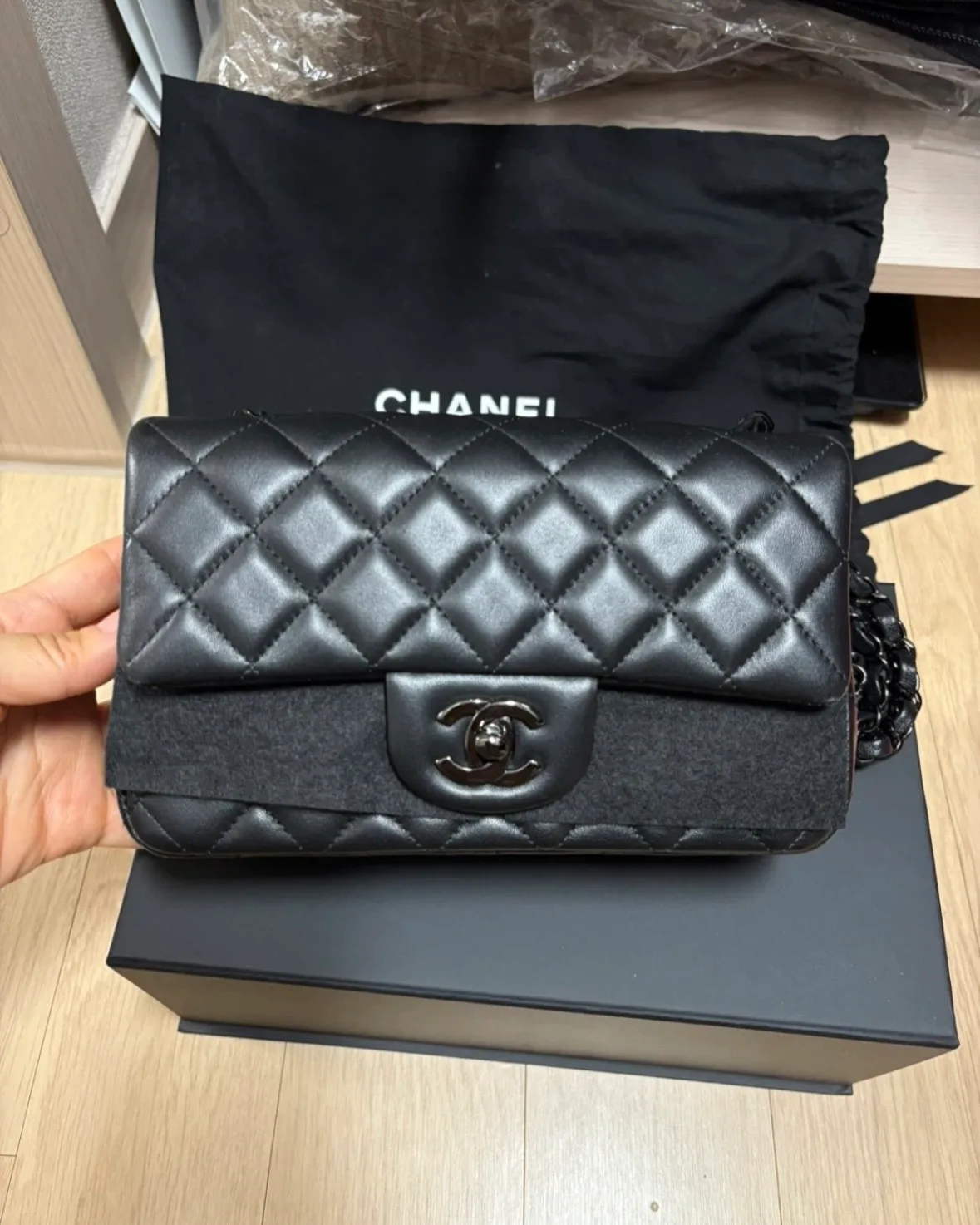 샤넬 CHANEL샤넬 뉴미니 클래식 램스킨 블랙 사진 1