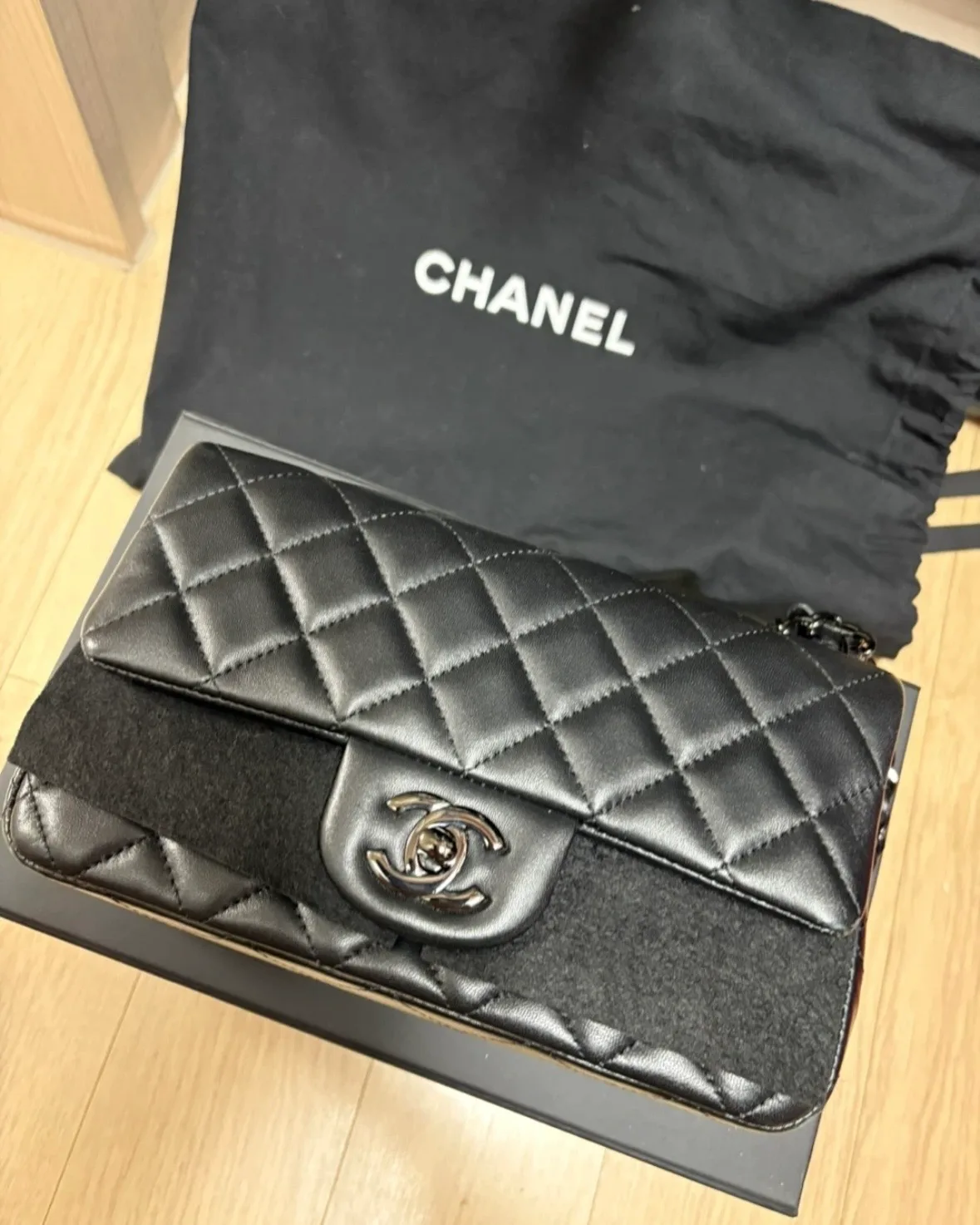 샤넬 CHANEL샤넬 뉴미니 클래식 램스킨 블랙 사진 2