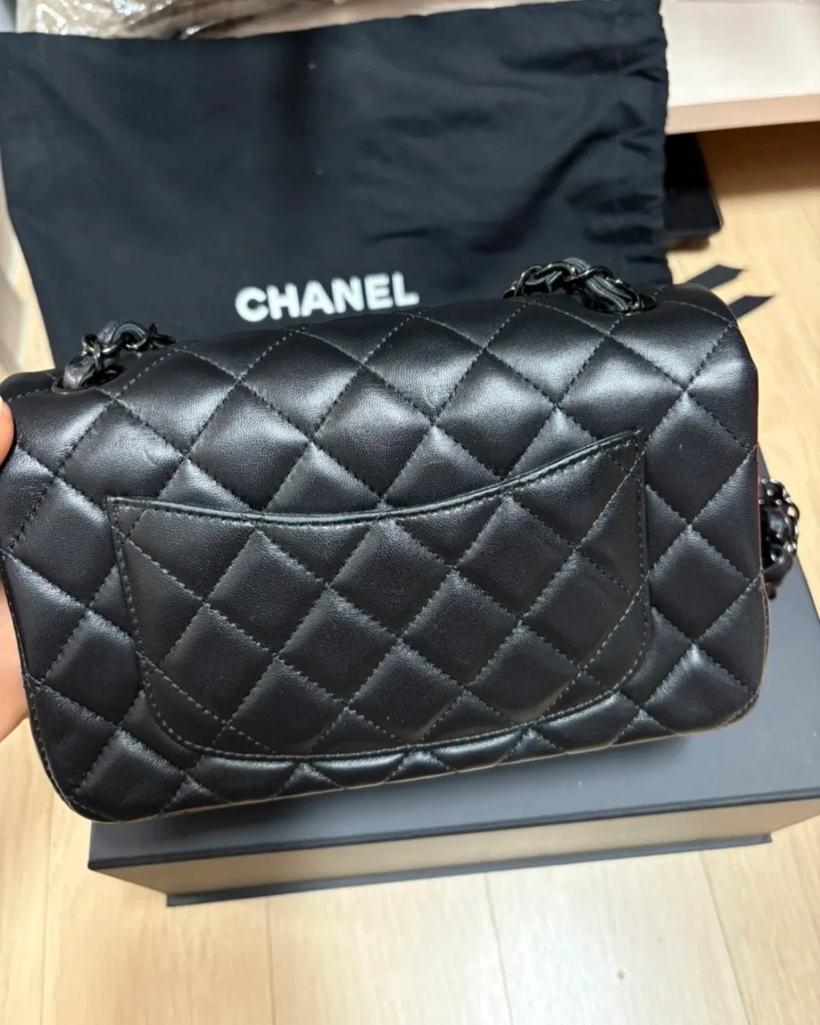샤넬 CHANEL샤넬 뉴미니 클래식 램스킨 블랙 사진 5