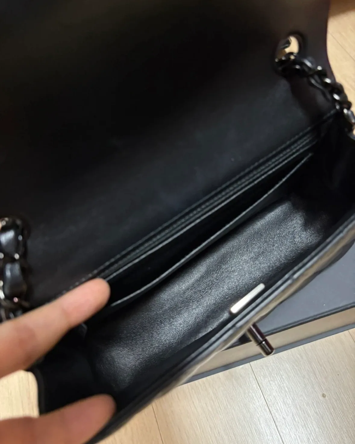 샤넬 CHANEL샤넬 뉴미니 클래식 램스킨 블랙 사진 6