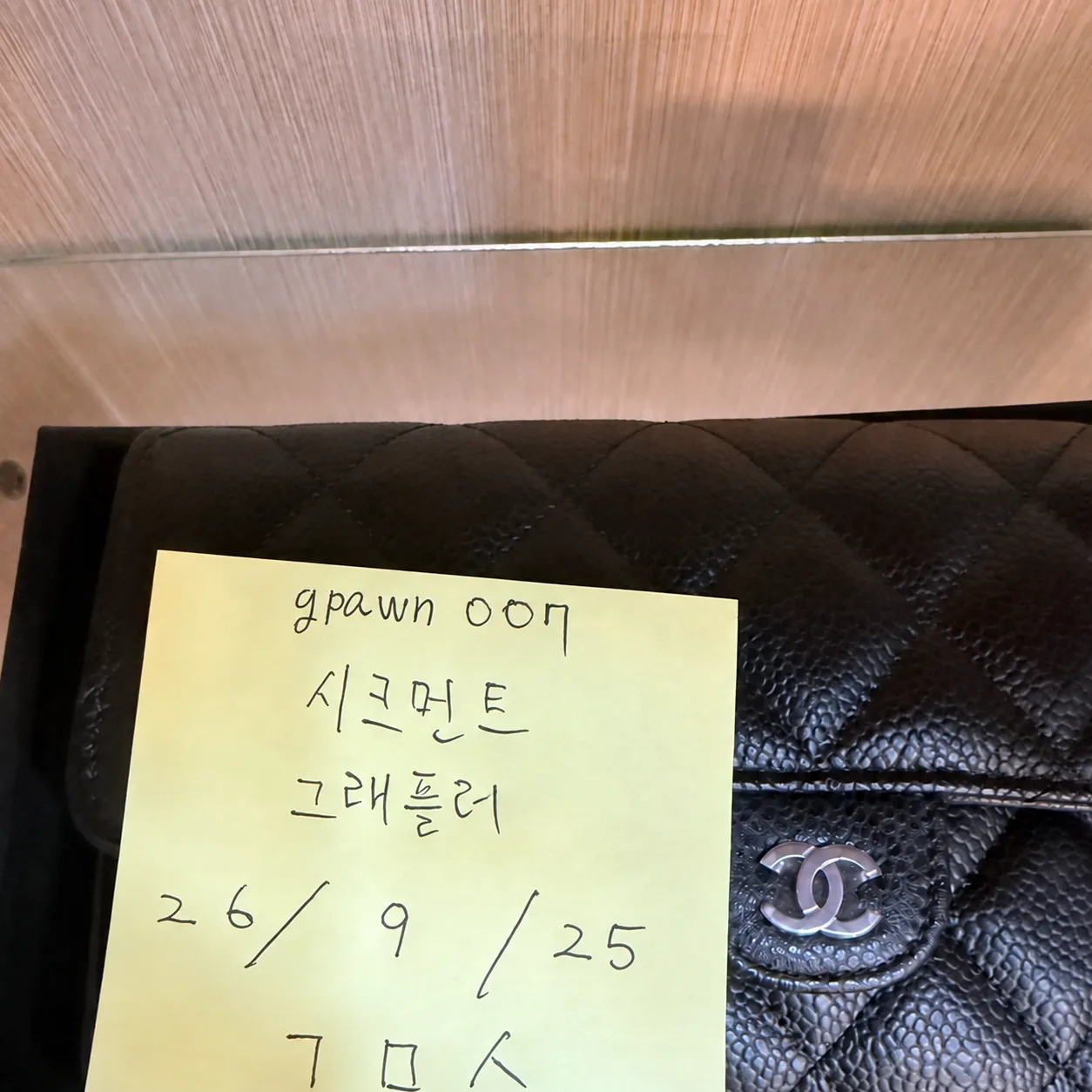샤넬 클래식 캐비어 장지갑 블랙 은장 사진 8
