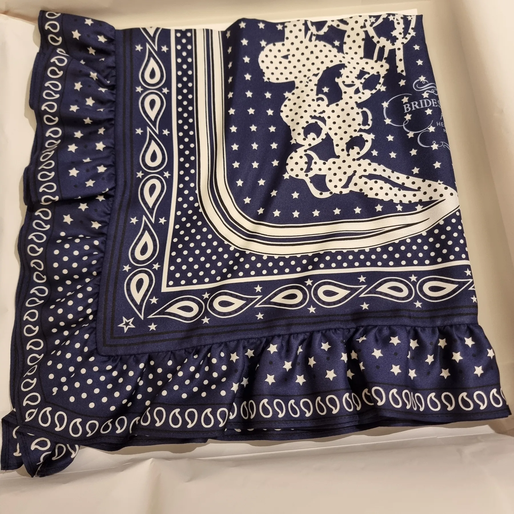 에르메스 [현재 정가 183만원 새제품--->119만원 ] BRIDES DE GALA BANDANA A POIS 70 02 마린 퐁쎄 / 누아 / 블랑 새제품 사진 4