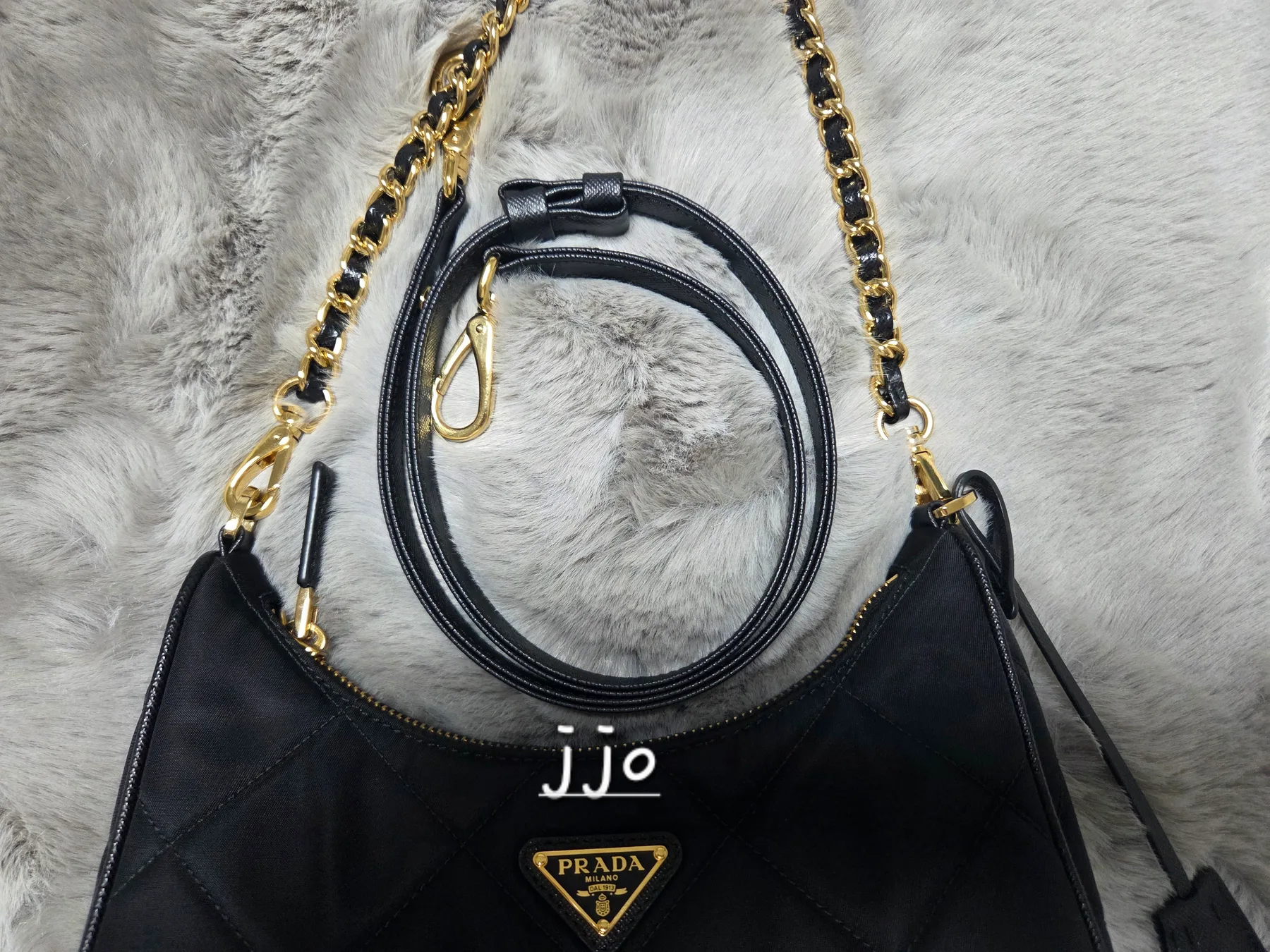 프라다 ♡10만원가격조정♡프라다 리나일론 퀼팅 호보 금 장 1BC204 사진 4