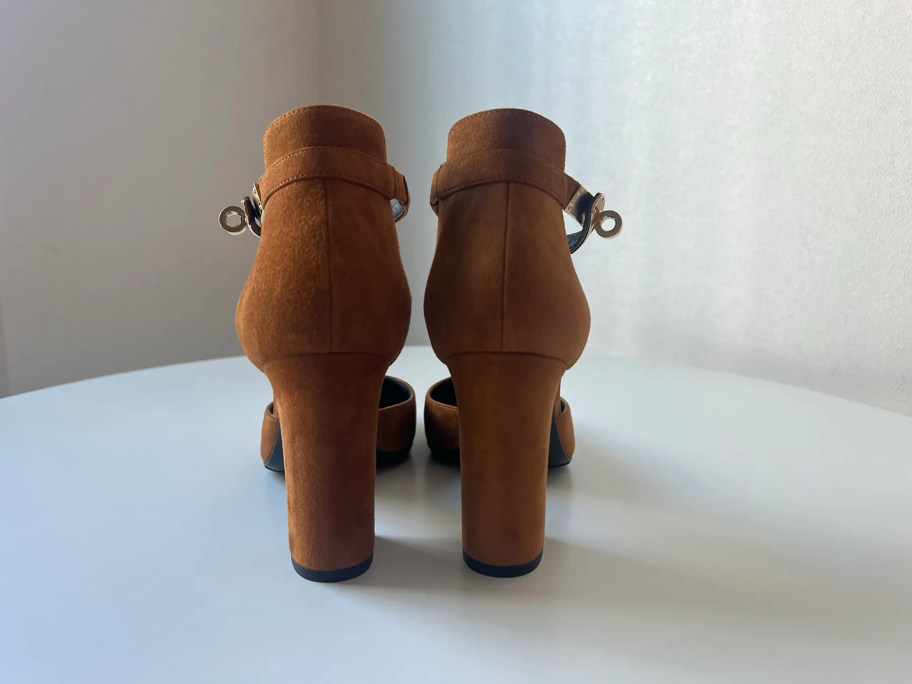 에르메스 카멜 스웨이드 켈리 금장 베이비90 펌프스 사진 8