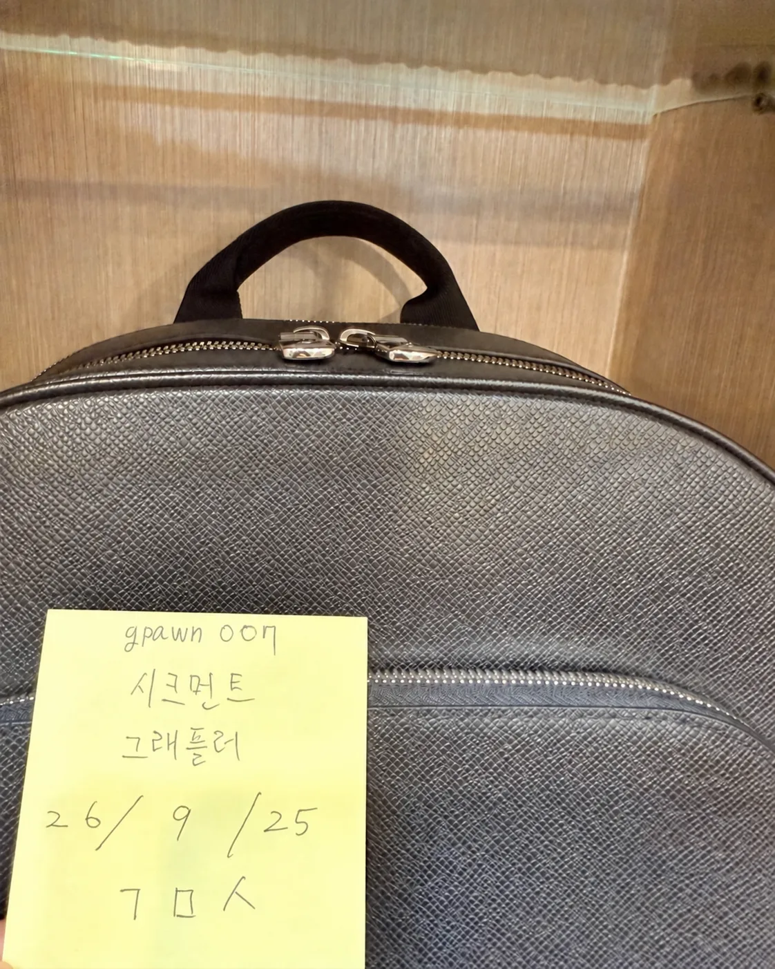 루이비통 타이거 아드리앙 백팩 블랙 사진 8