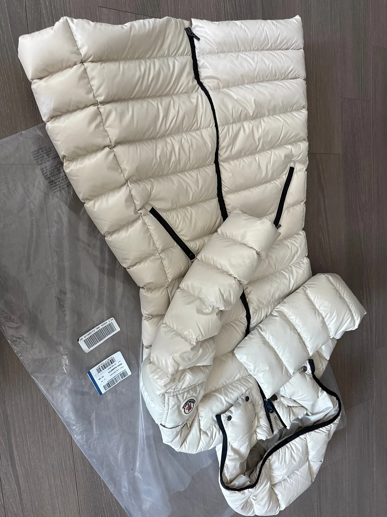 몽클레르 구스패딩 모카 사진 1