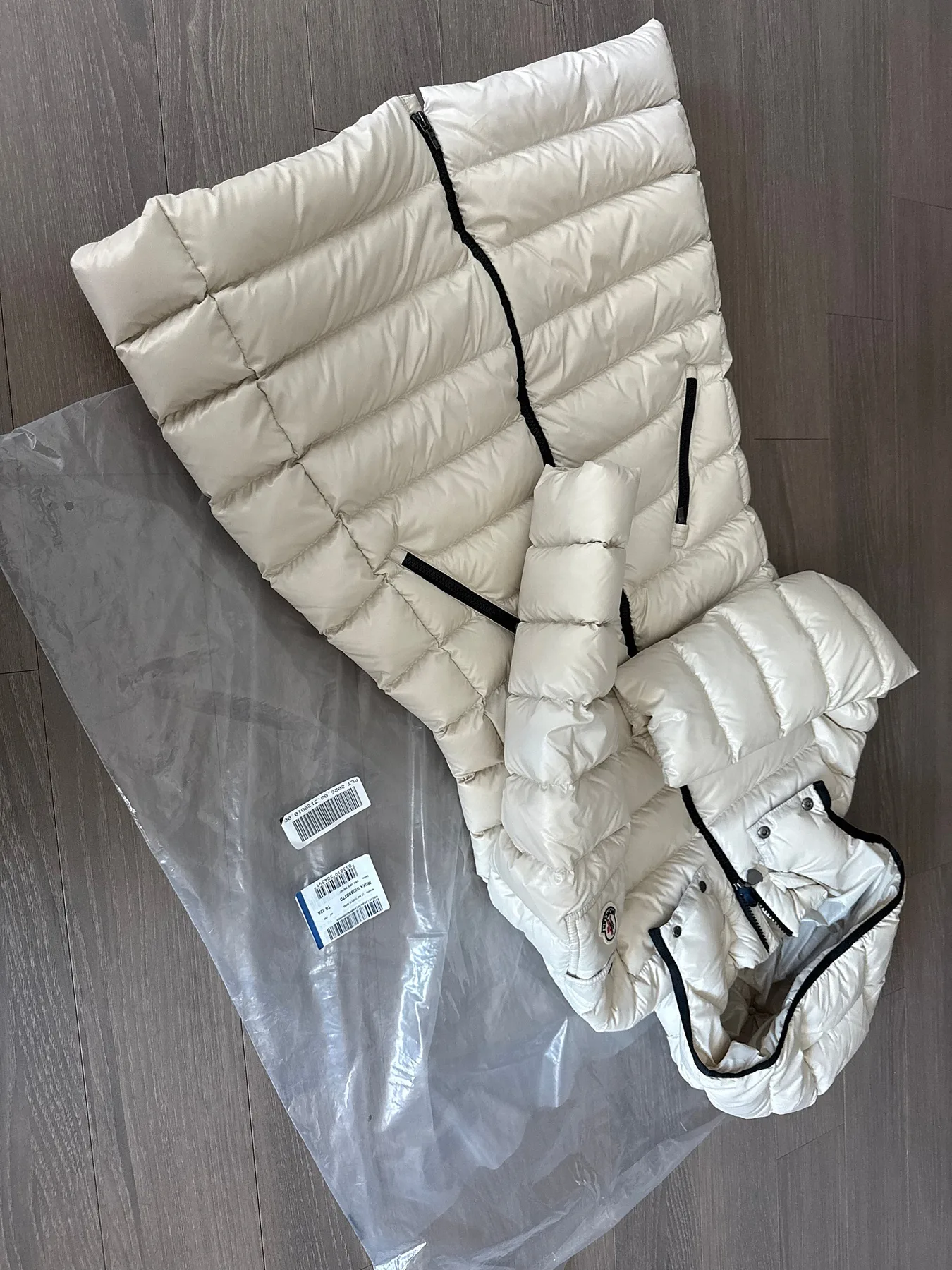 몽클레르 구스패딩 모카 사진 2