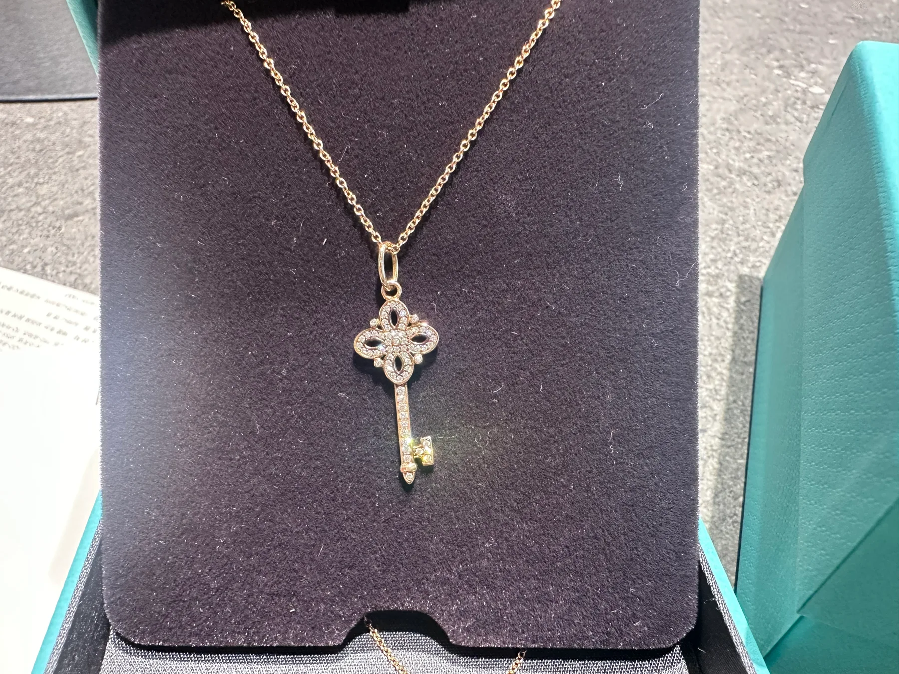 티파니앤코 티파니 빅토리아 키 목걸이 (팬던트+체인) 미니 풀파베 다이아 로즈골드 사진 4