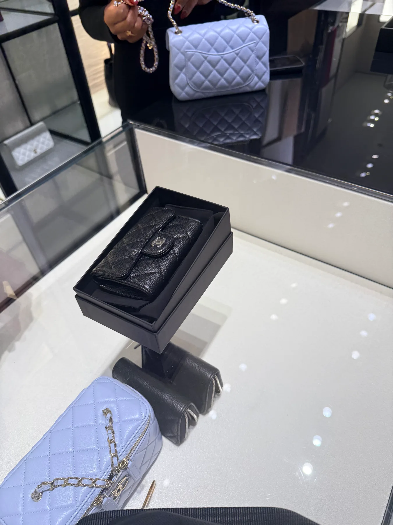 샤넬 CHANEL 클래식 캐비어 은장 지갑 새제품 사진 2