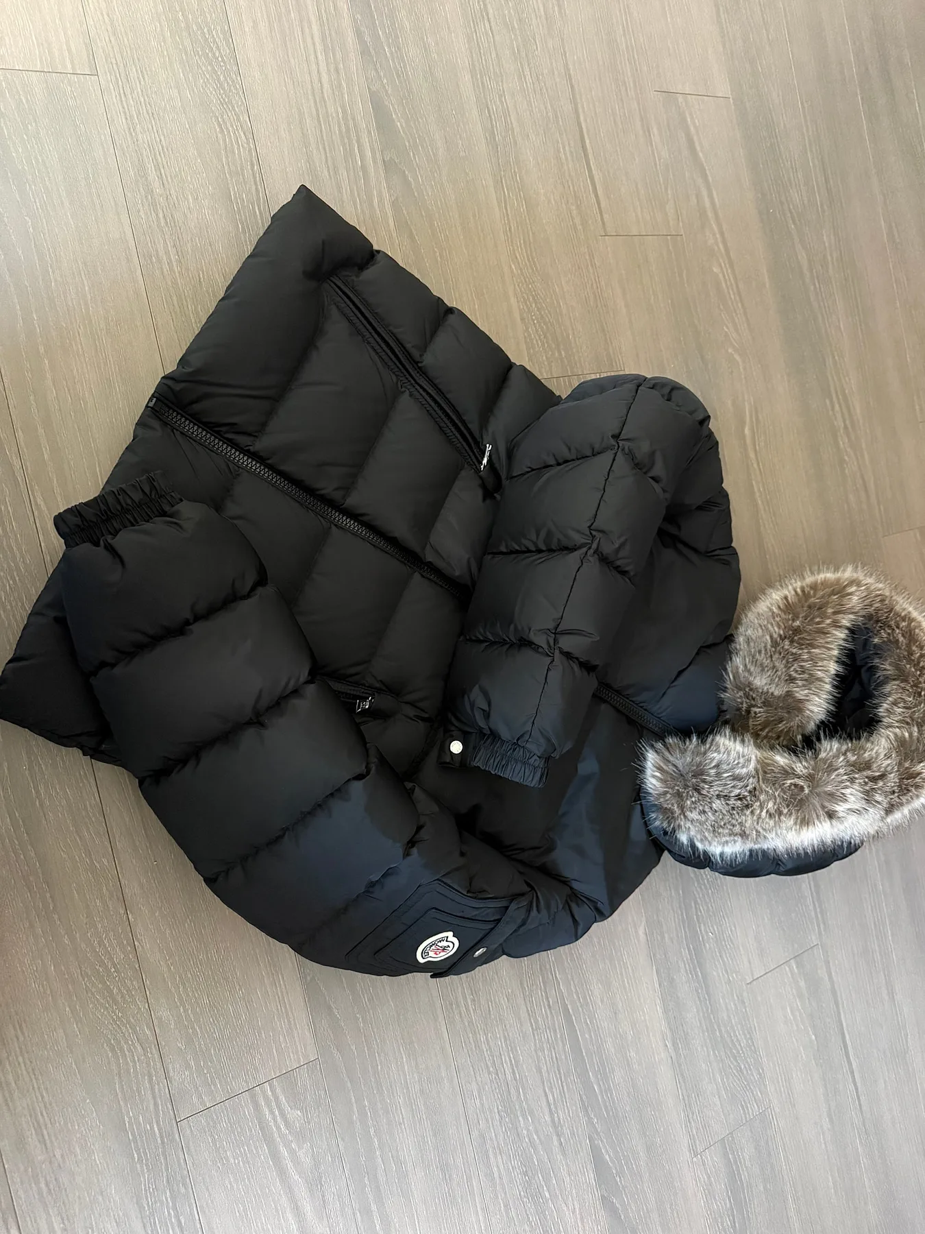 몽클레르 뉴바이런 퍼 패딩 검정 14y 사진 7