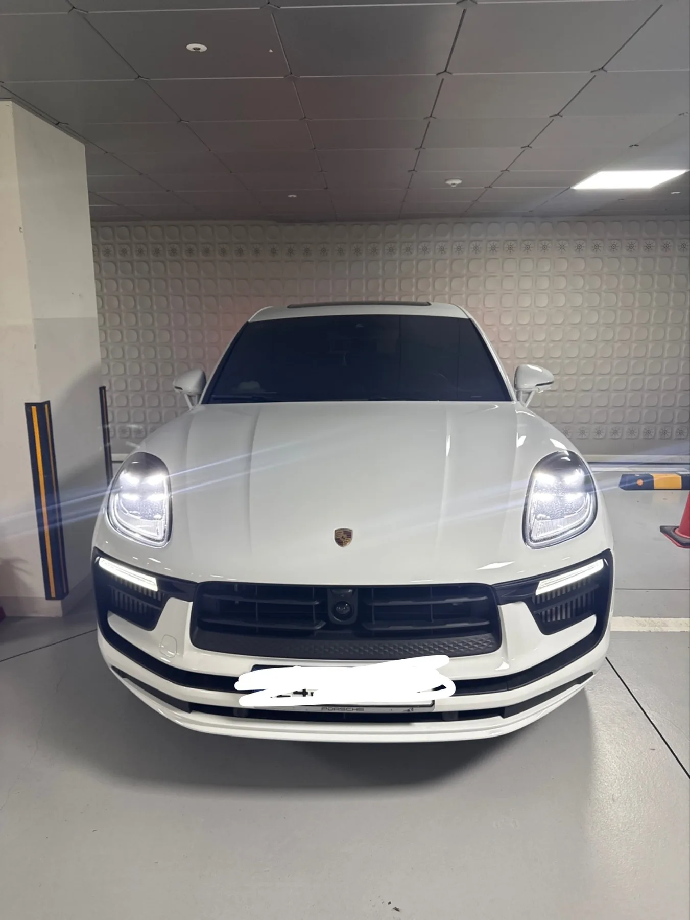포르쉐 마칸 2.9 S 2024 화이트 사진 1
