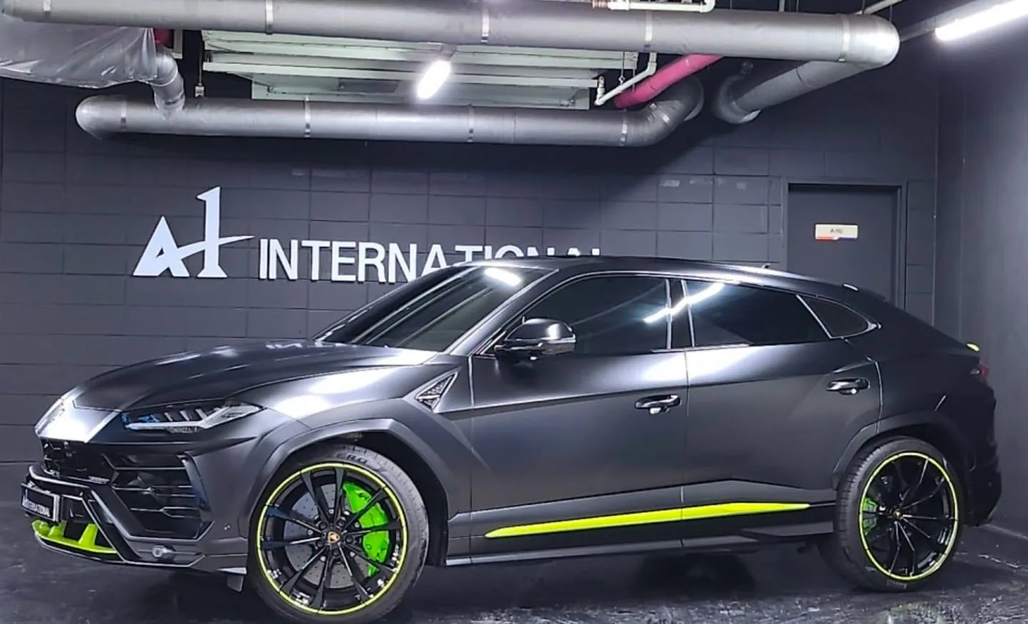 람보르기니 우루스 4.0 V8 2022 그라파이트 사진 1