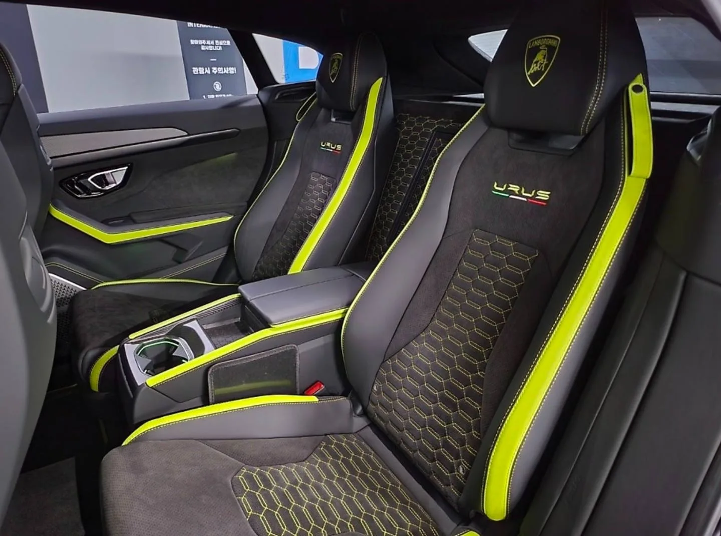 람보르기니 우루스 4.0 V8 2022 그라파이트 사진 5