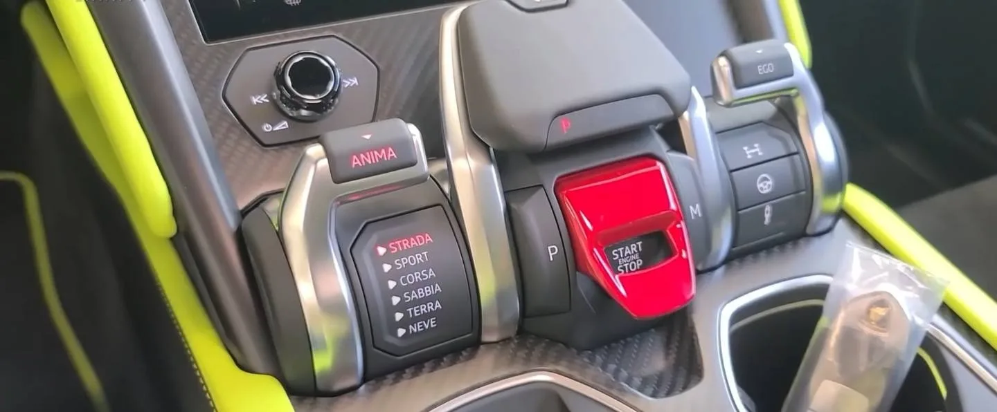 람보르기니 우루스 4.0 V8 2022 그라파이트 사진 6