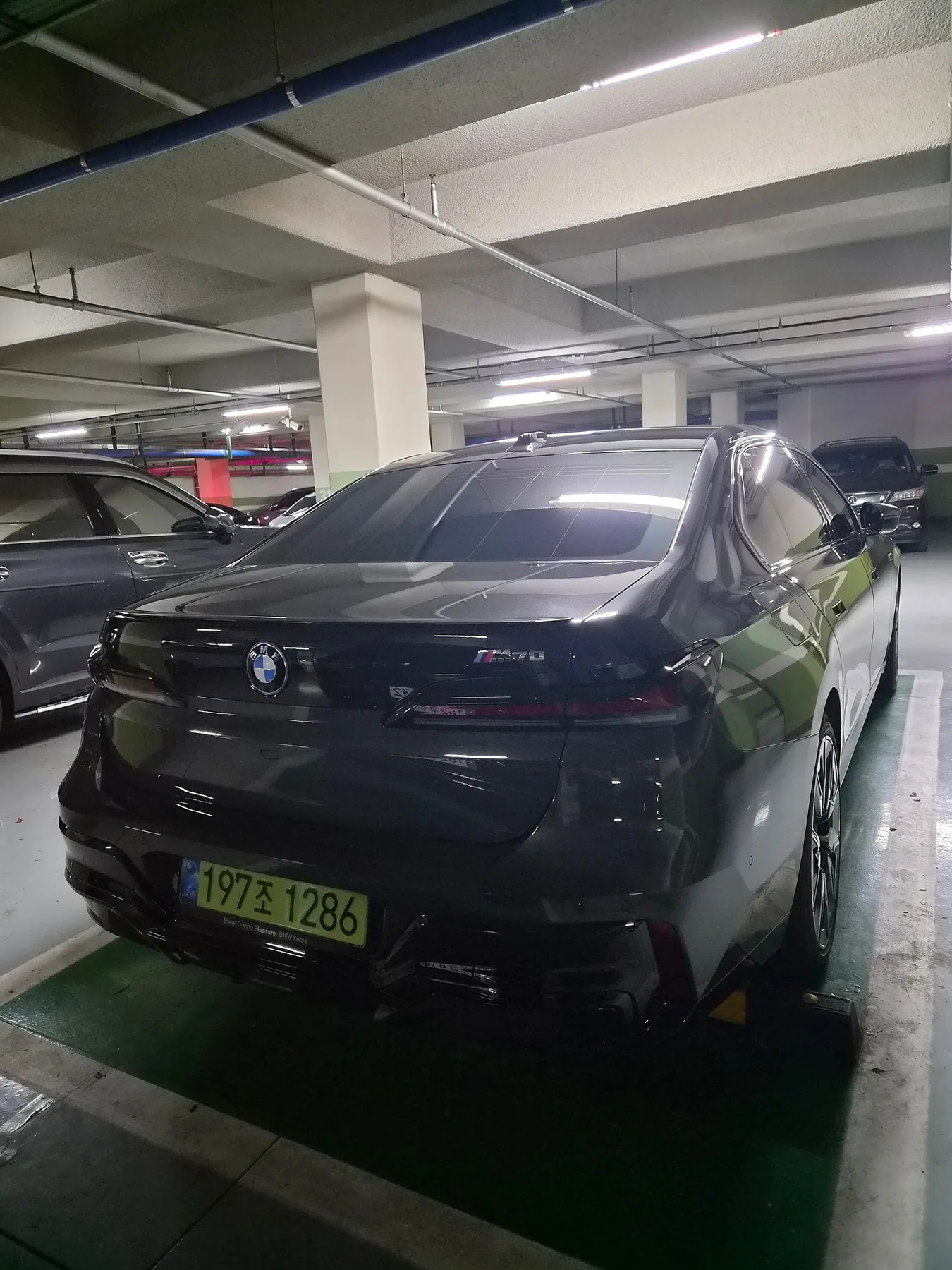 BMW I7 M70 X드라이브 M퍼포먼스 2025 투톤 사진 6