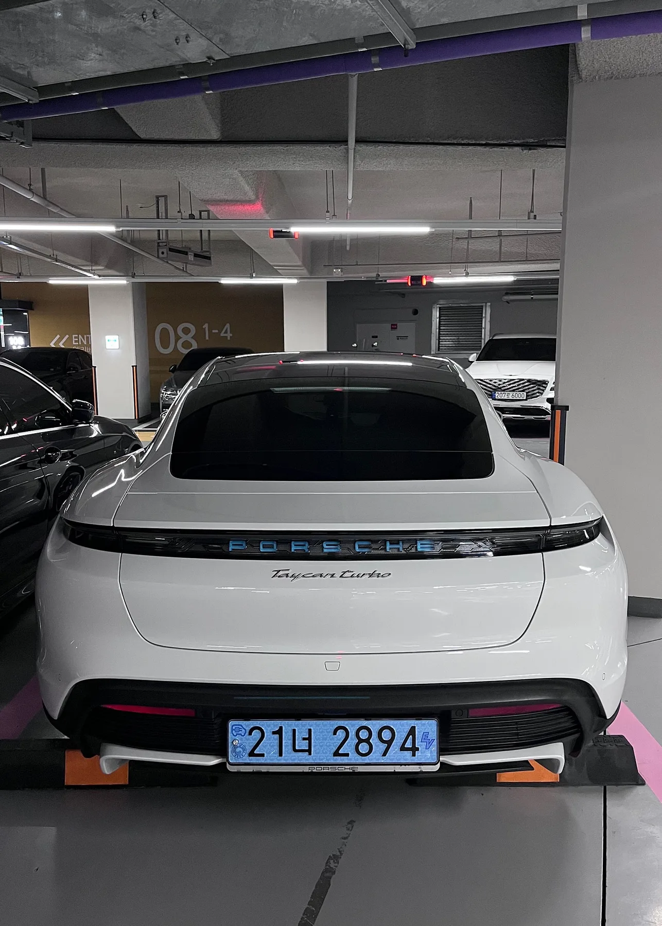 포르쉐 타이칸 터보 2024 화이트 사진 2