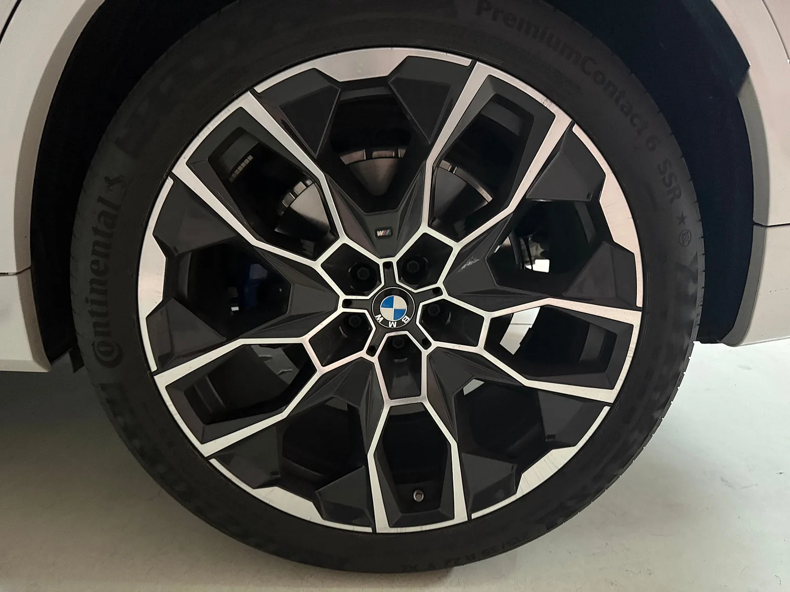 BMW X7 40i MSP 2024 화이트 사진 6