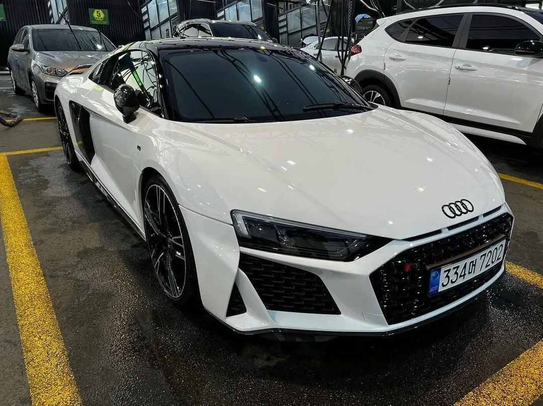 아우디 R8 V10+ 퍼포먼스 쿠페 2021 화이트 사진 5