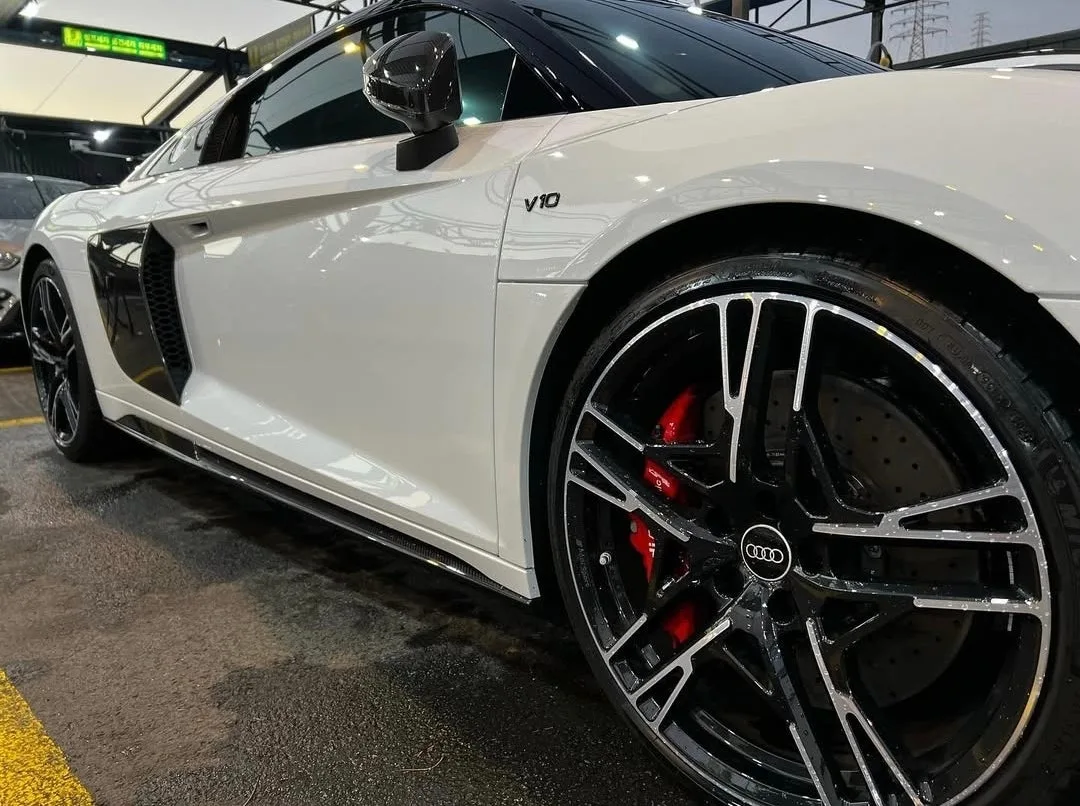 아우디 R8 V10+ 퍼포먼스 쿠페 2021 화이트 사진 6