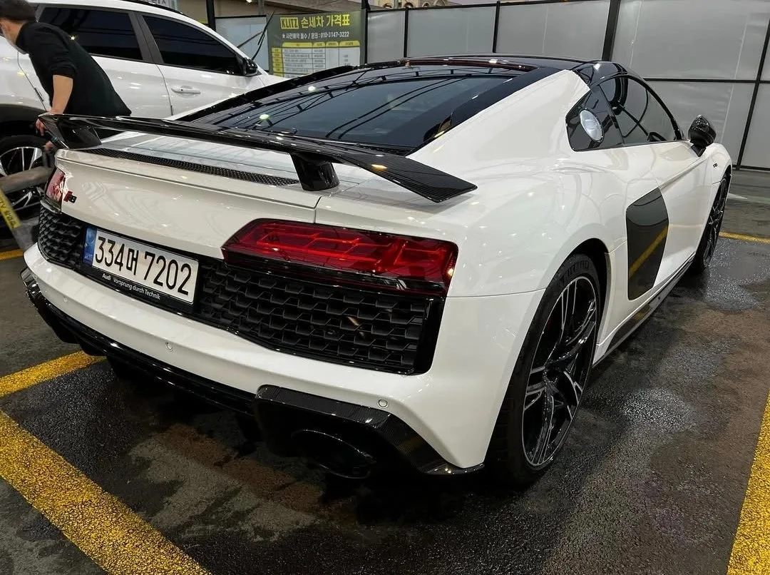 아우디 R8 V10+ 퍼포먼스 쿠페 2021 화이트 사진 7