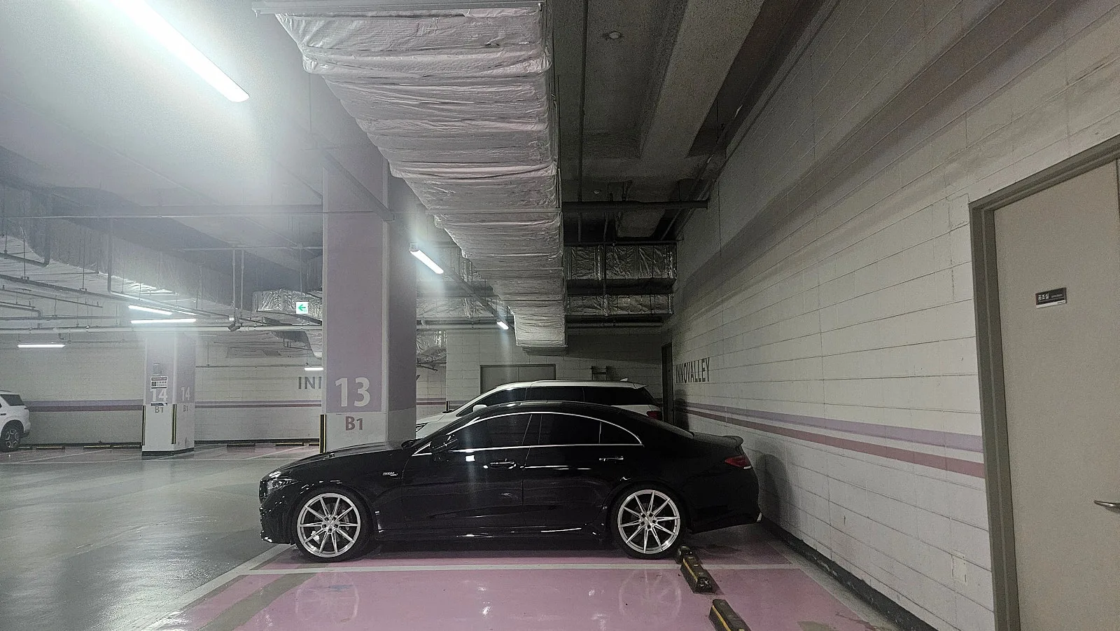 벤츠 CLS 300D AMG LINE 2022 블랙 사진 2