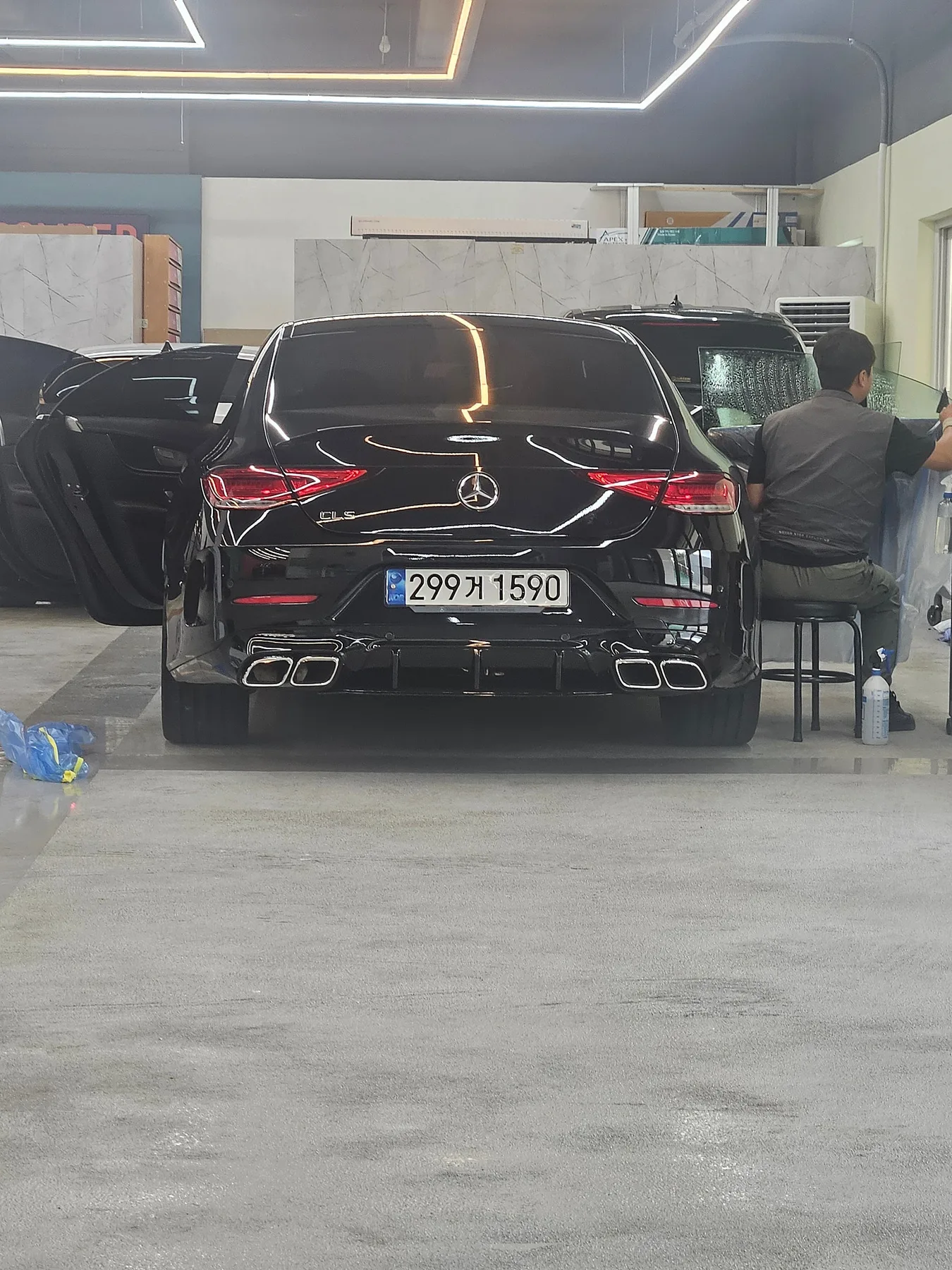 벤츠 CLS 300D AMG LINE 2022 블랙 사진 6