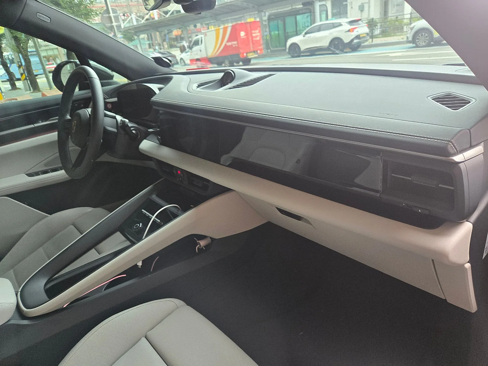 포르쉐 마칸 EV 2025 블랙 사진 7