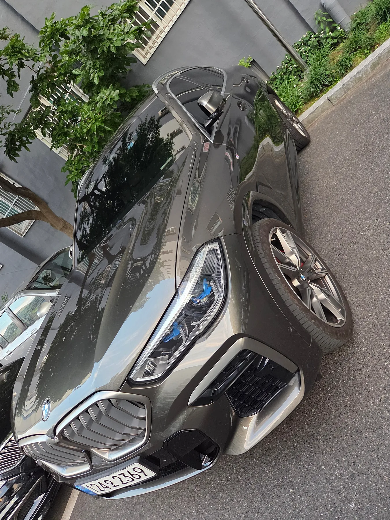 BMW X6 M50i 2022 건메탈 사진 2