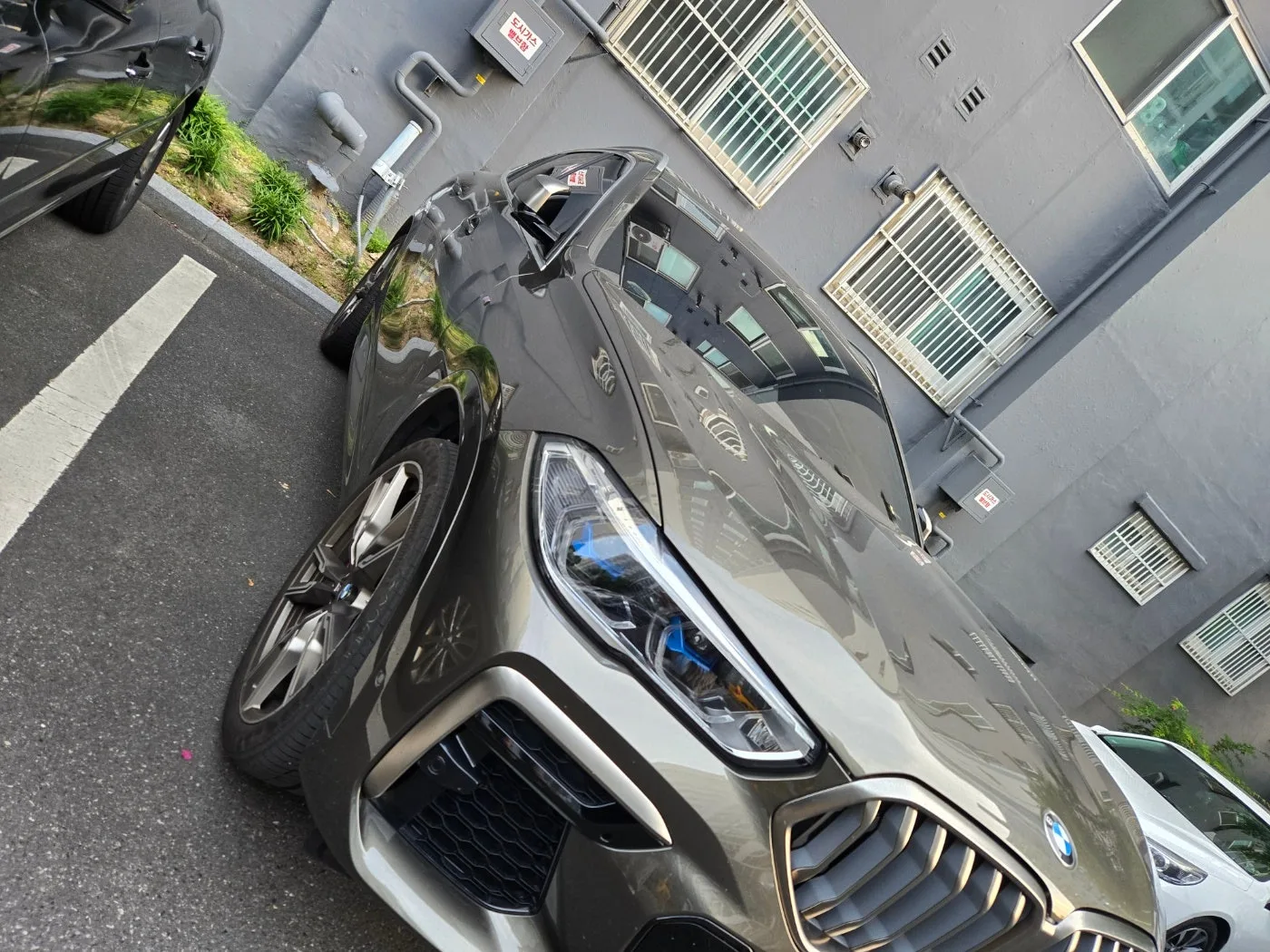 BMW X6 M50i 2022 건메탈 사진 3