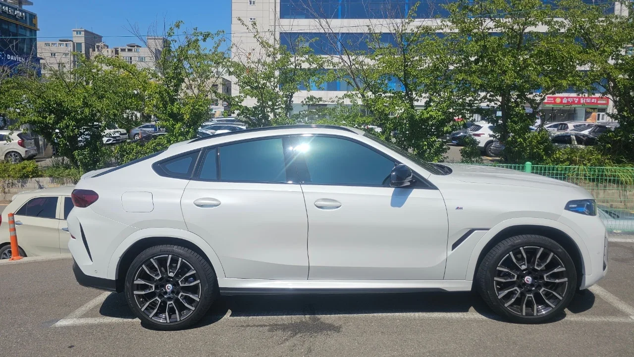 BMW X6 40i 2023 화이트 사진 3