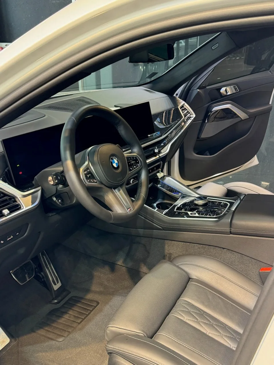 BMW X6 40i 2023 화이트 사진 6
