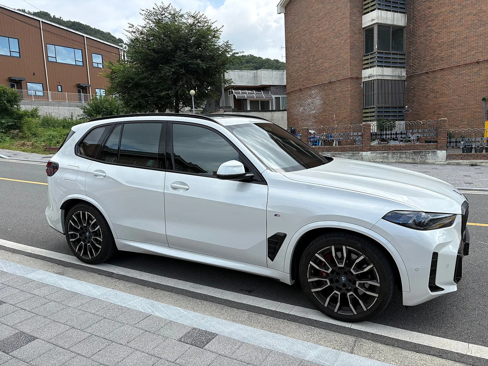 BMW X5 50e MSP Pro LCI 2025 미네랄 화이트 사진 2