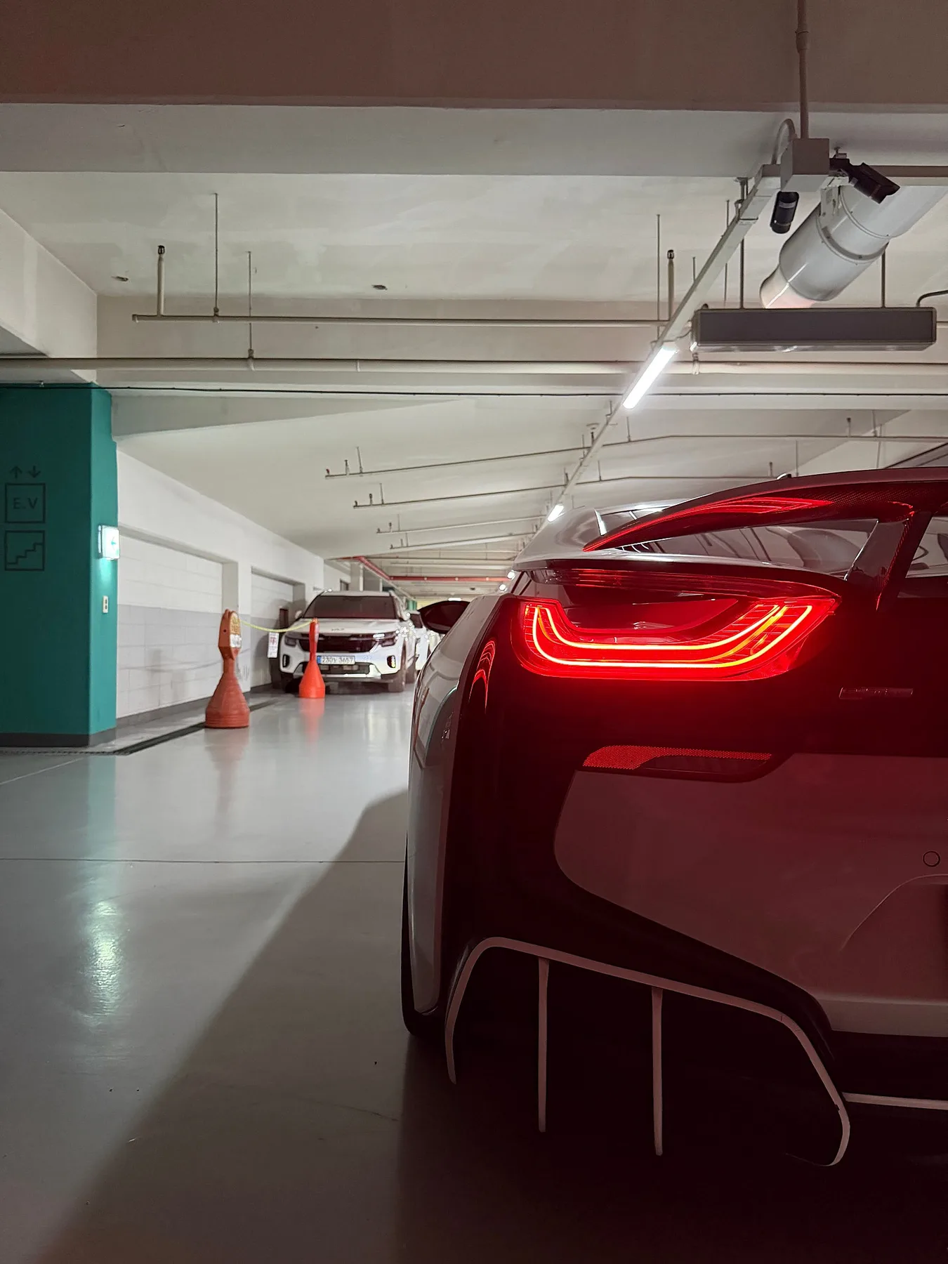 BMW i8 2016 화이트 사진 3