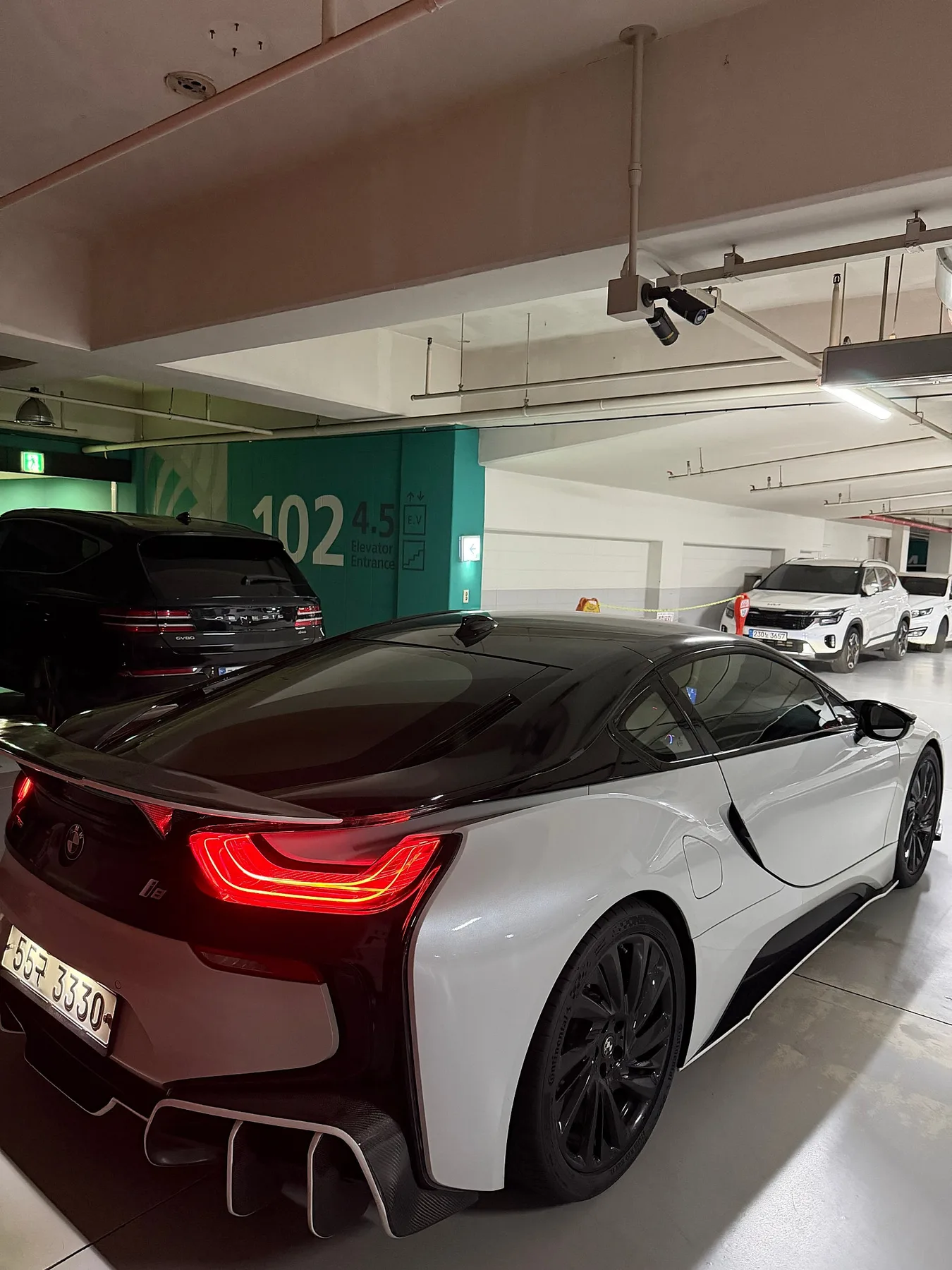 BMW i8 2016 화이트 사진 6