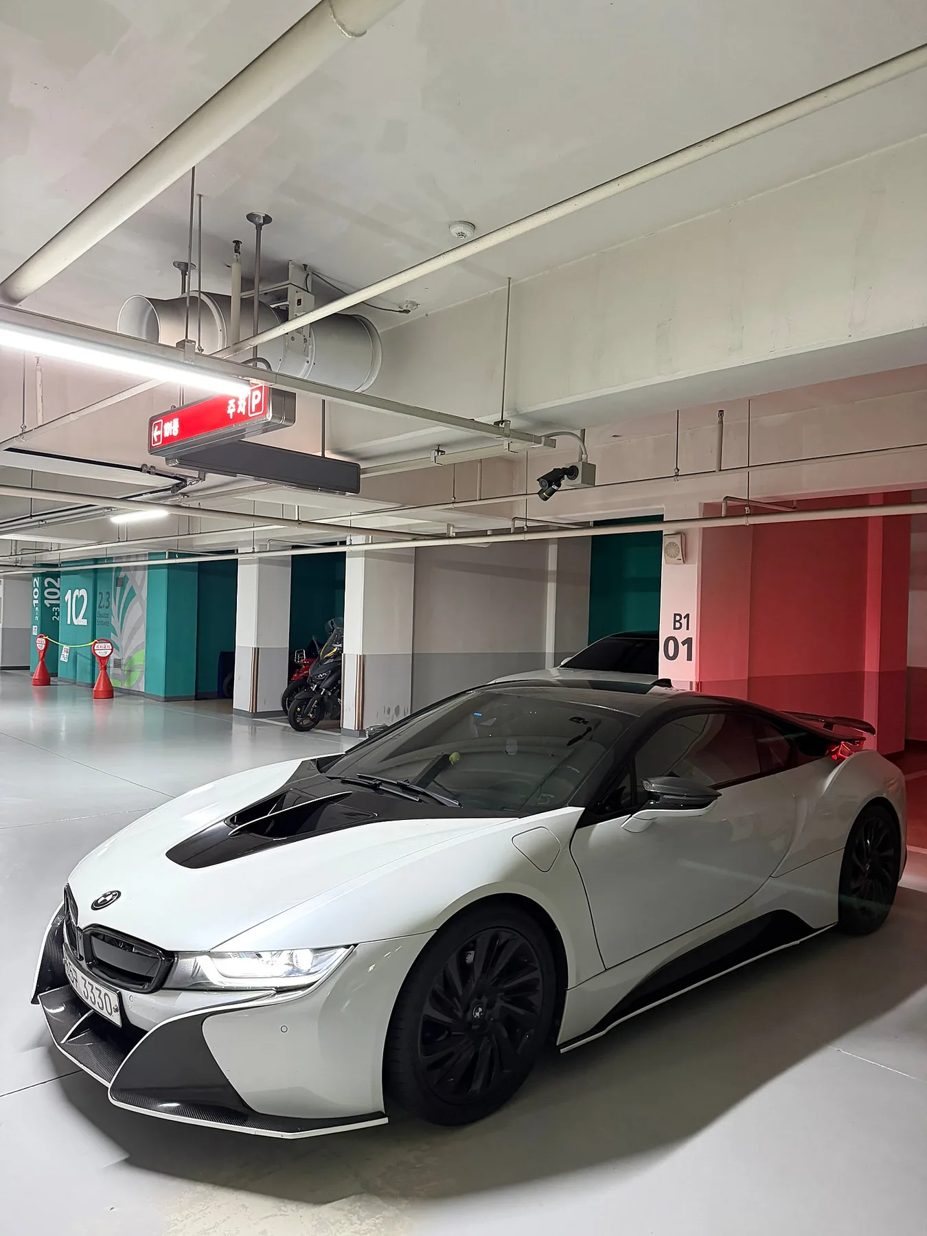 BMW i8 2016 화이트 사진 7
