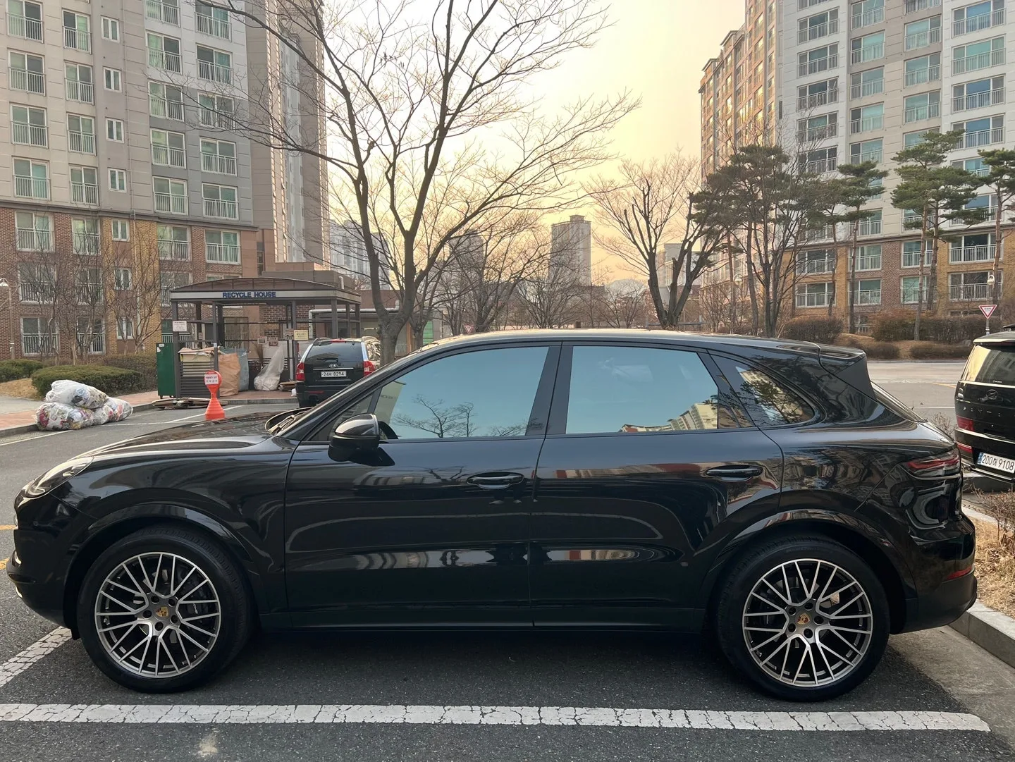 포르쉐 카이엔 플레티넘에디션 2022 잭블랙 사진 3