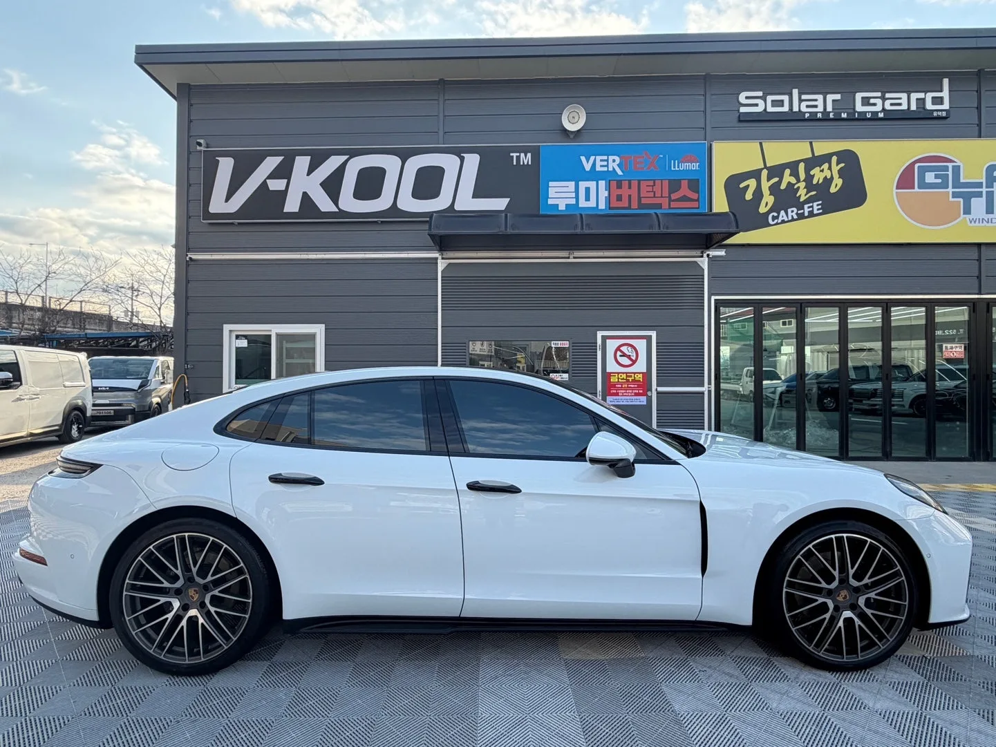 포르쉐 파나메라 2.9 V6 2024 화이트 사진 3