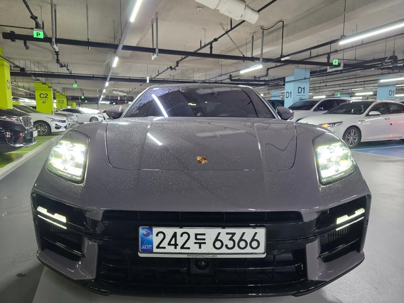 포르쉐 파나메라 E-하이브리드 2025 건메탈 사진 1