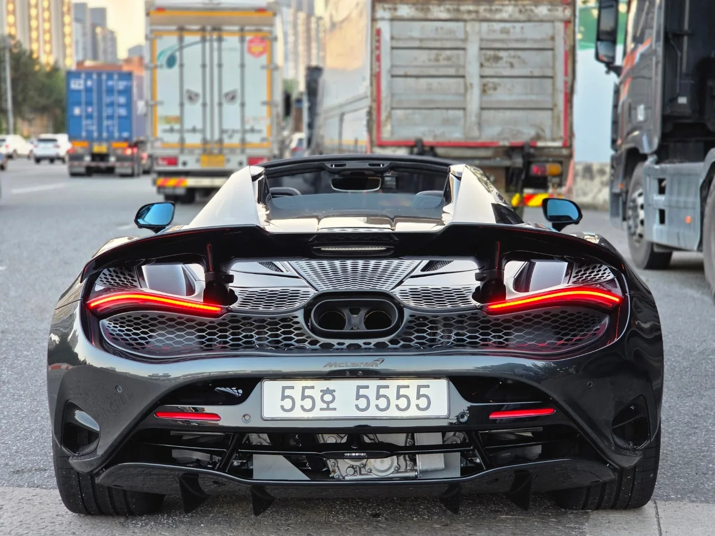 맥라렌 750S 스파이더 2026 블랙 사진 2