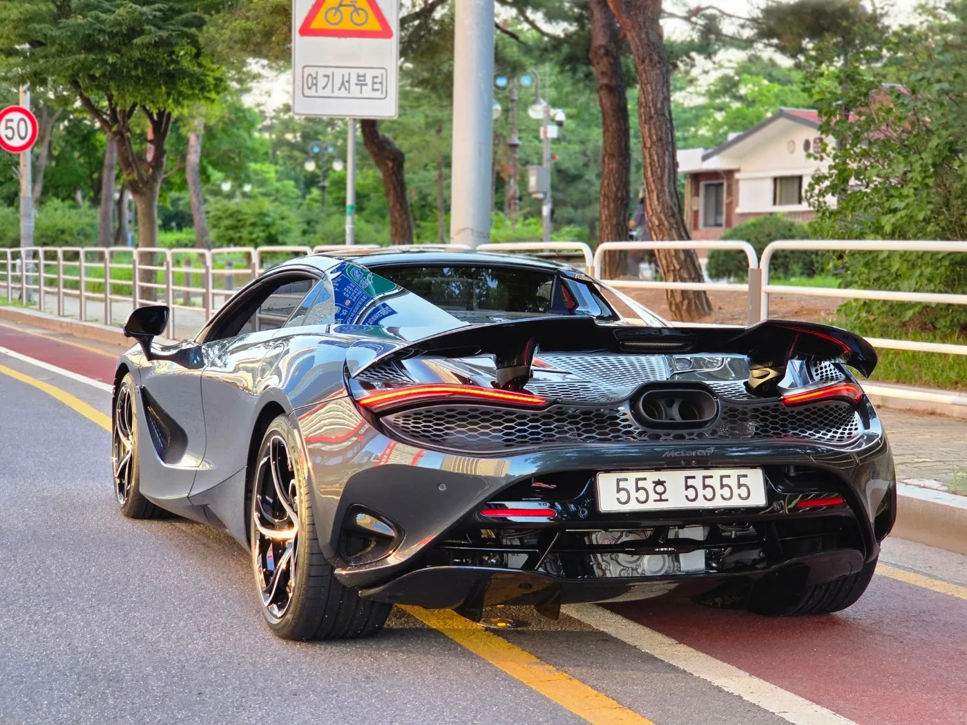 맥라렌 750S 스파이더 2026 블랙 사진 4
