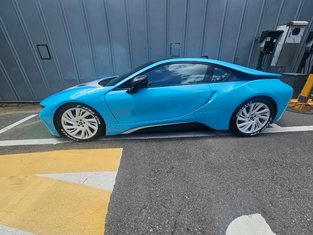 BMW i8 2015 청록 사진 2