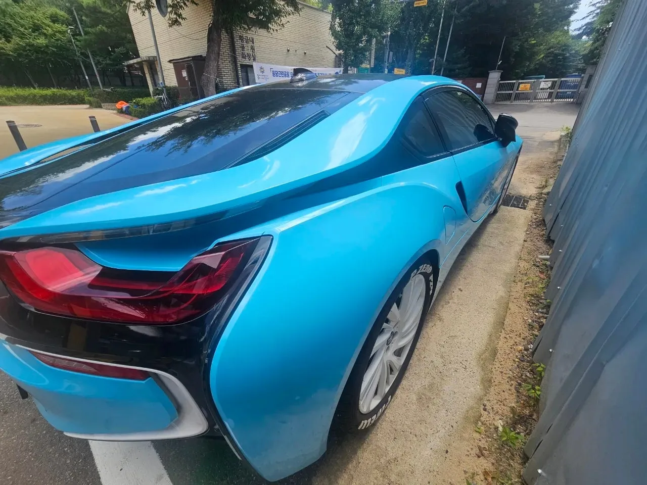 BMW i8 2015 청록 사진 4